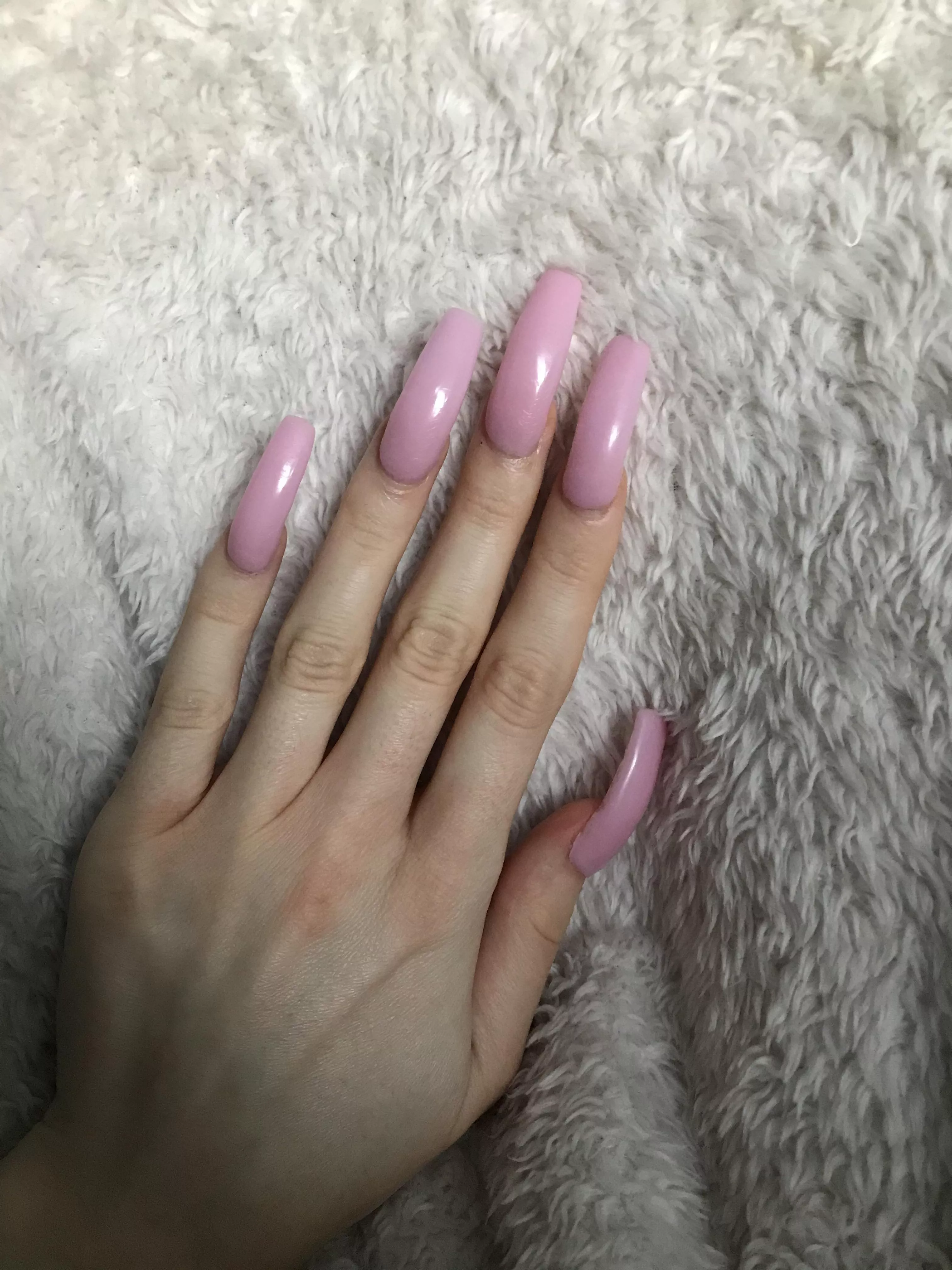 my pink nailsðŸ‘… posted by charlotteventurax