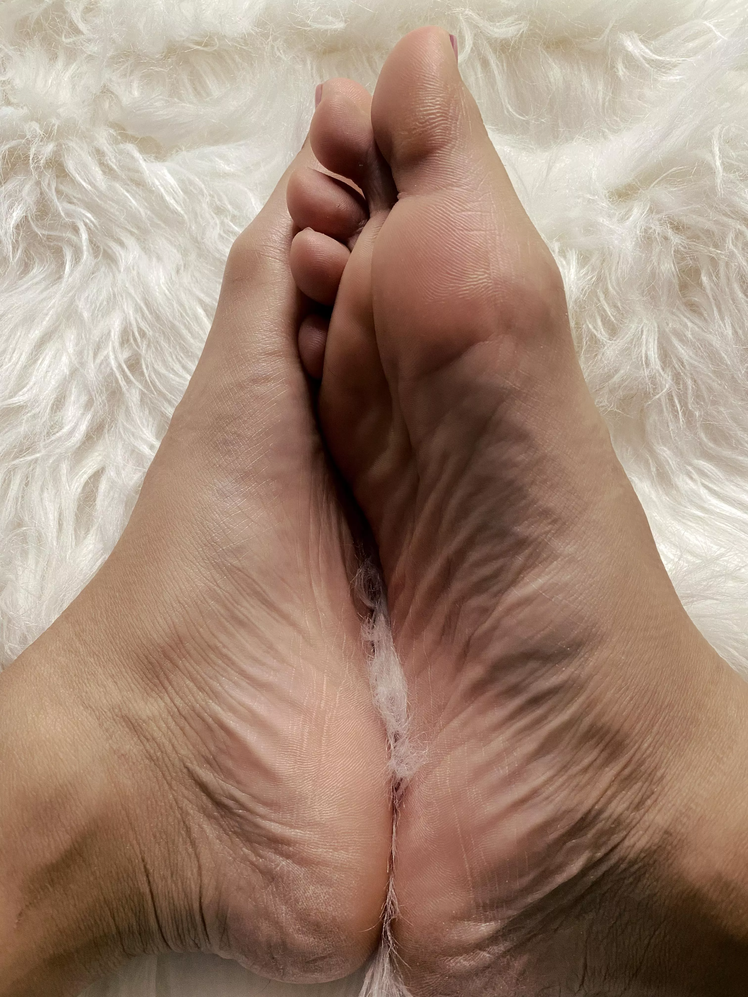 My pussy is throbbing. Cum on my soles posted by palomaxfeet