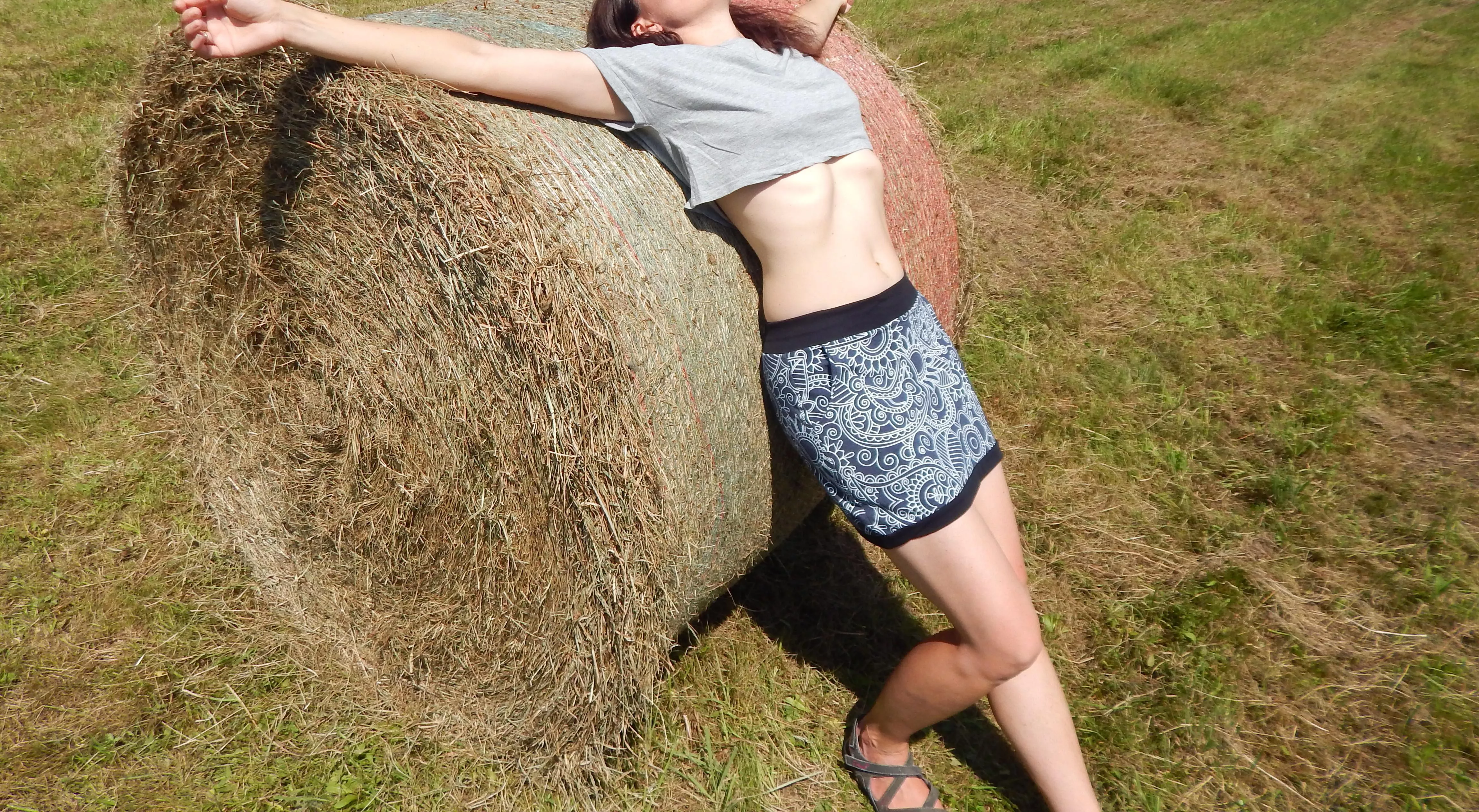 My ribs, hay, and some sun posted by isa_bea