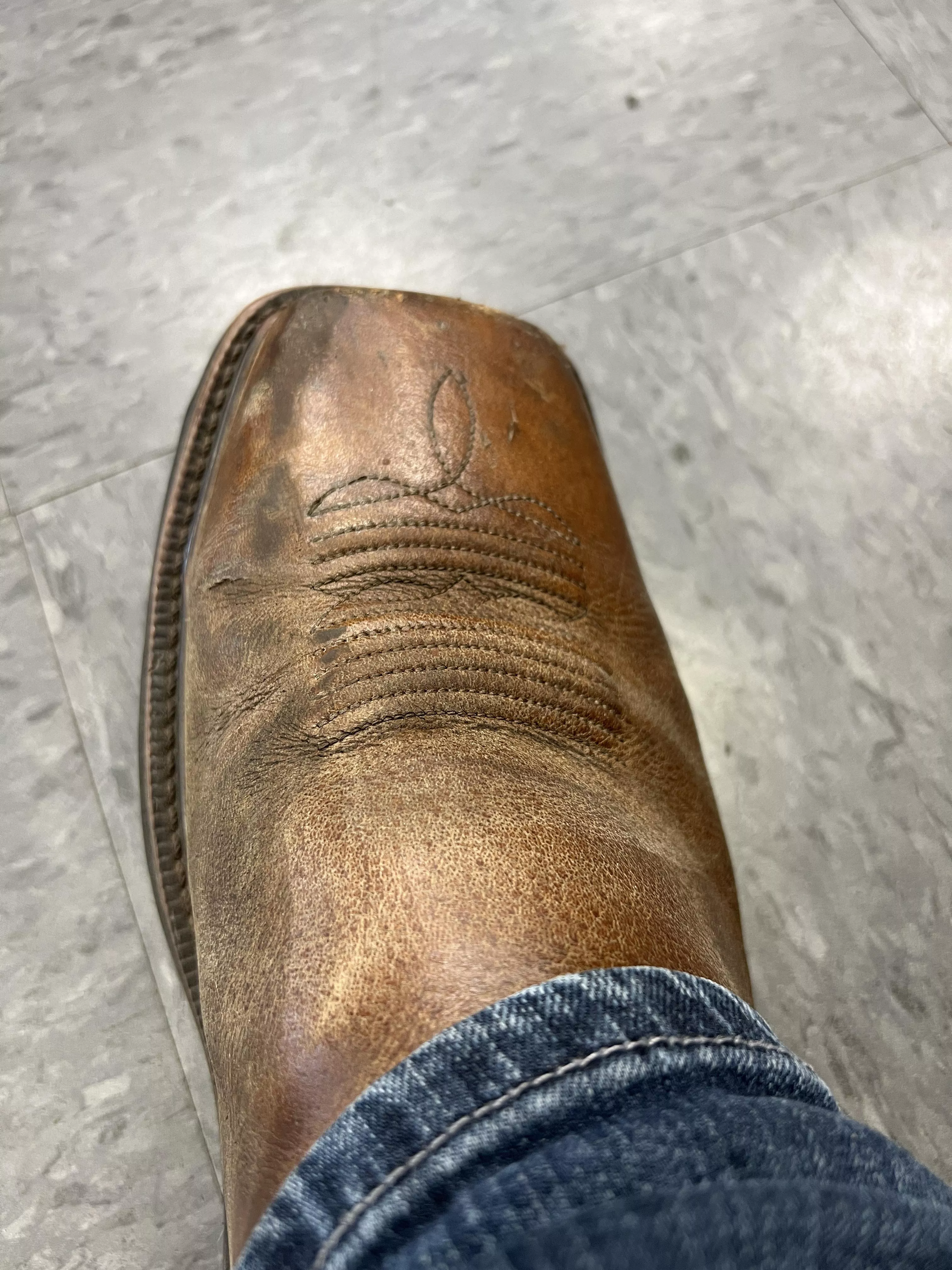 My right boot always dries out in a day or two. Any ideas? posted by datboimartymart