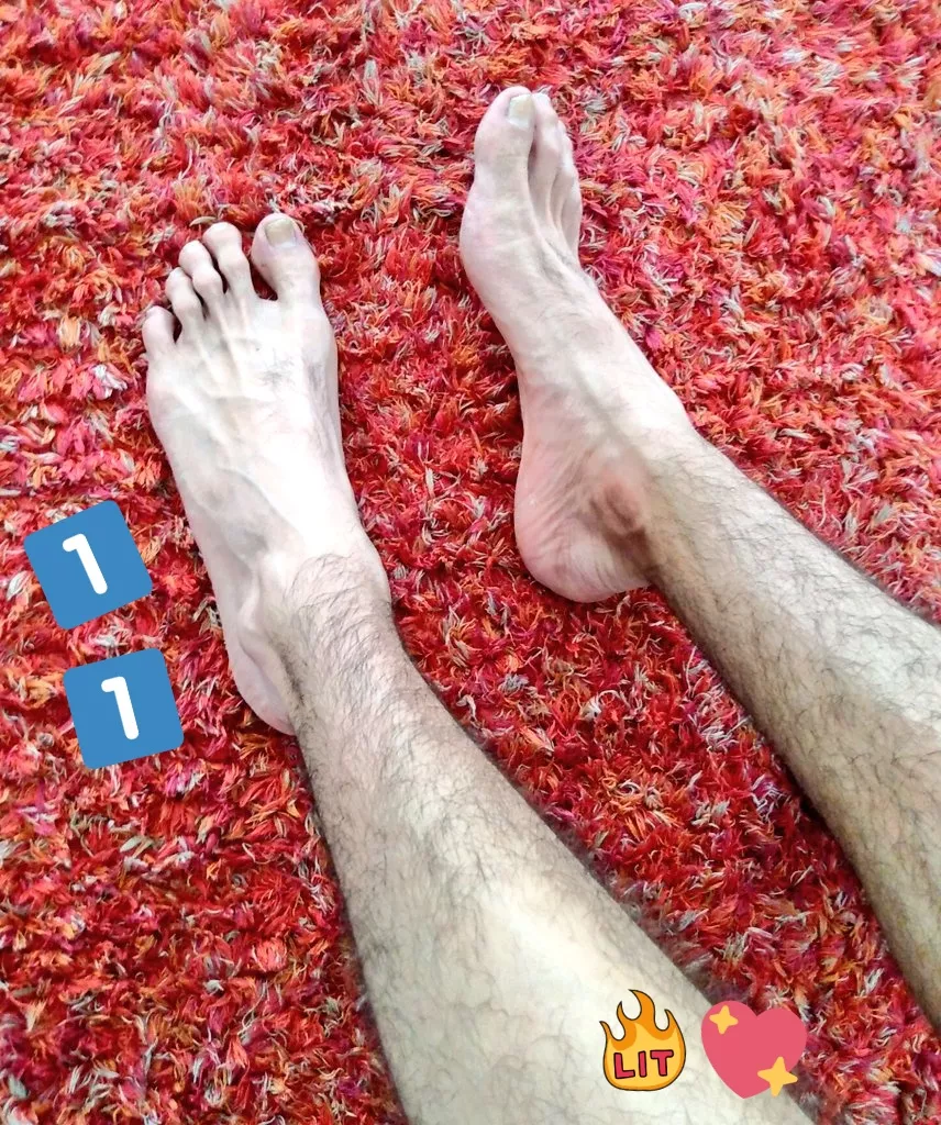 My 👣 size is 11 😱🥵 Can u imagine how long is My...? 😈 Show me the size of yours 👣👇 posted by santattook