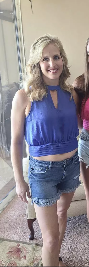 My step mom 🥵🥵 posted by AvailableWin8325