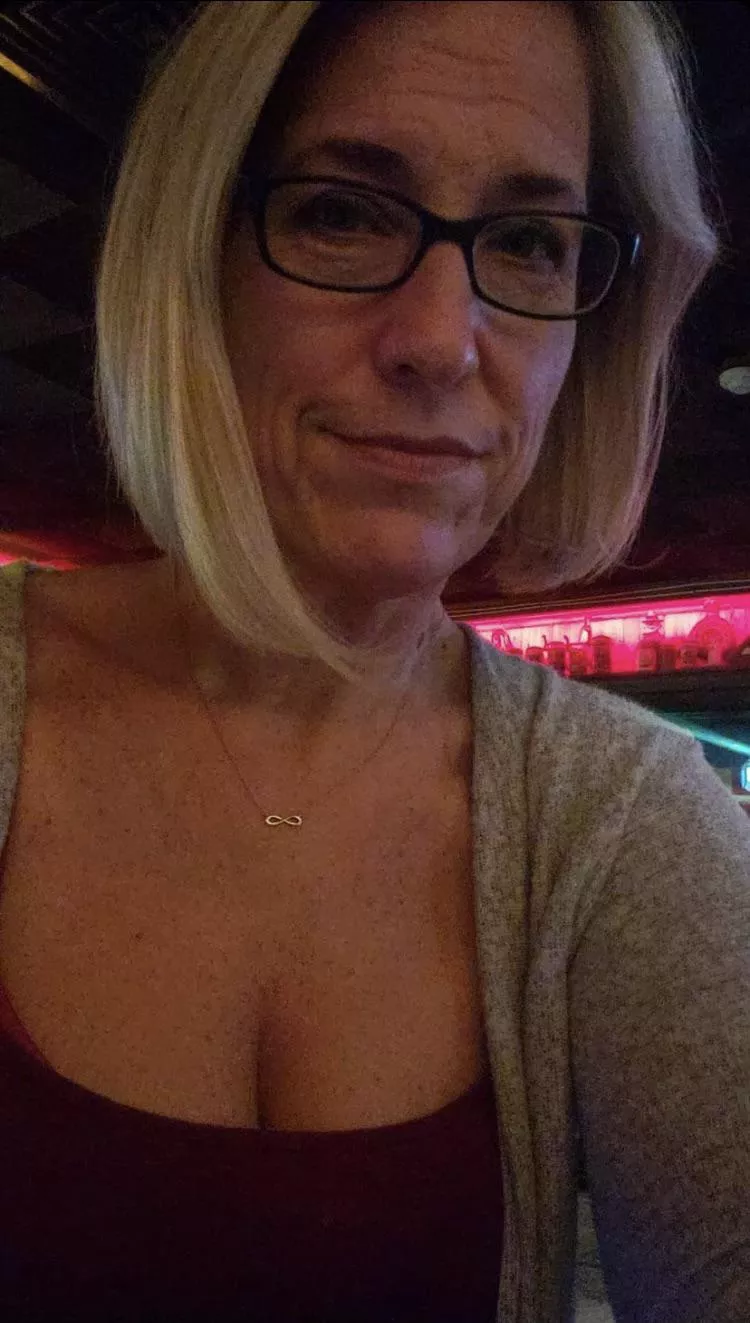 My teacher sending me selfies of her in a bar, such a hottie posted by NancyOrtizDiaz