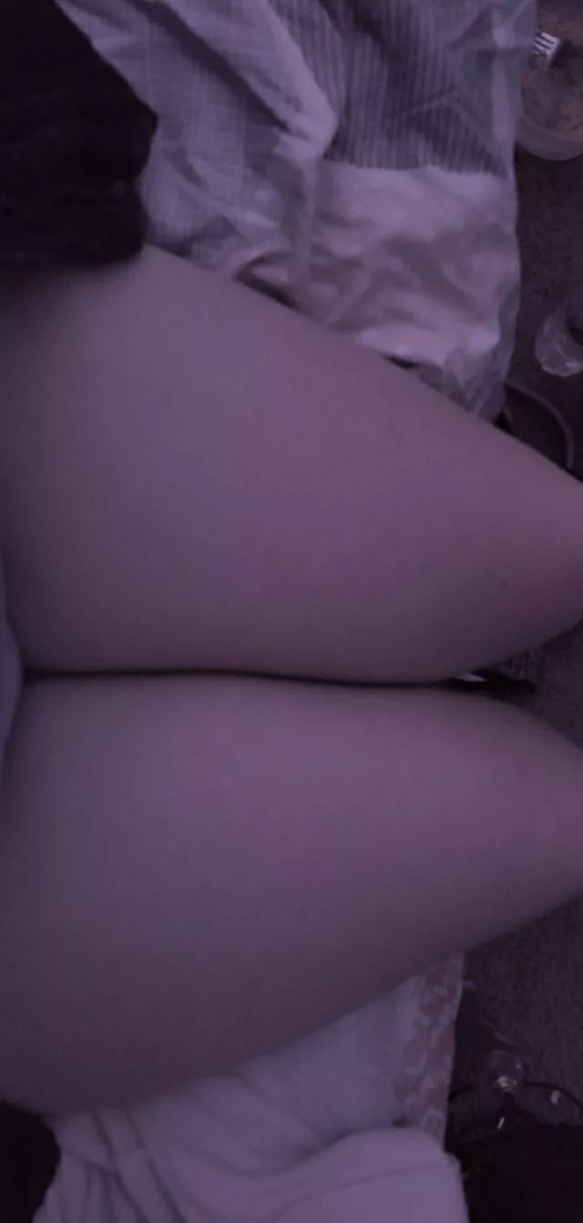 my thighs are very squishy if you wanna touch them ðŸ’ž posted by idklol147