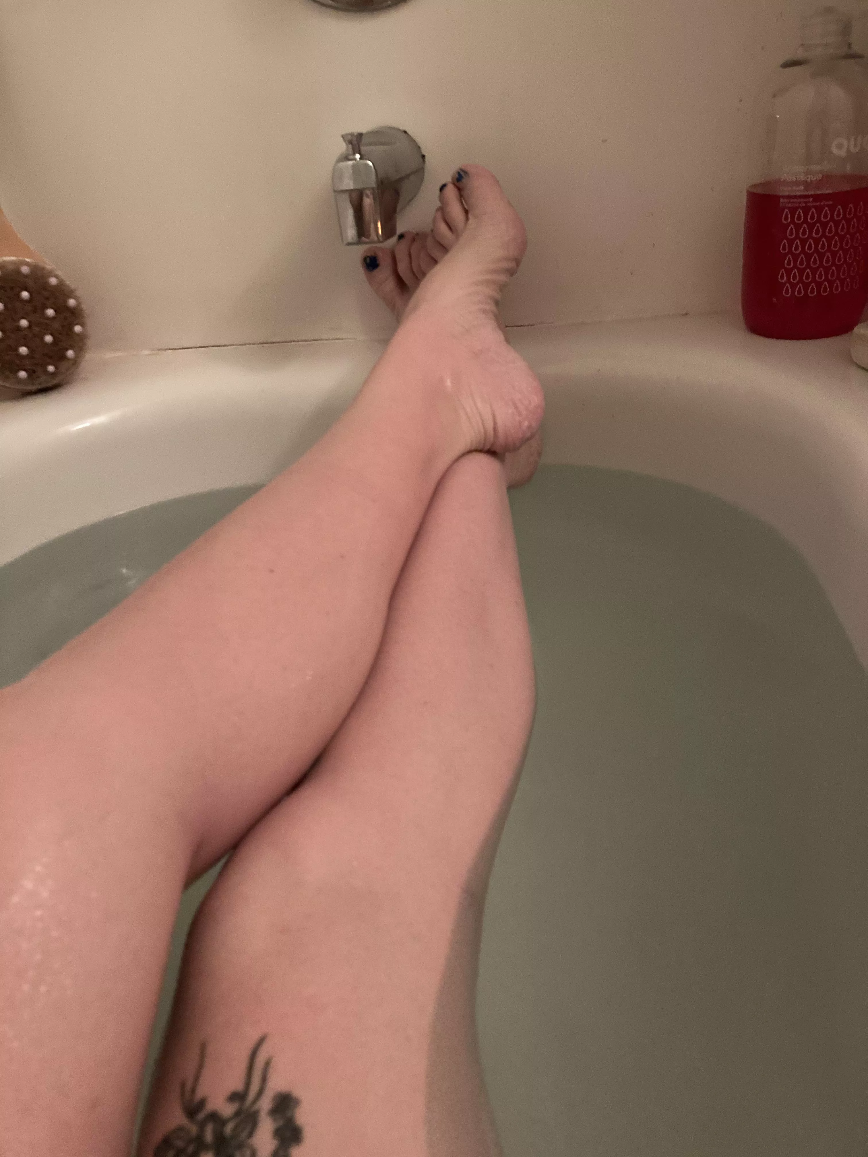 My toes are nice and clean posted by VioletFonce