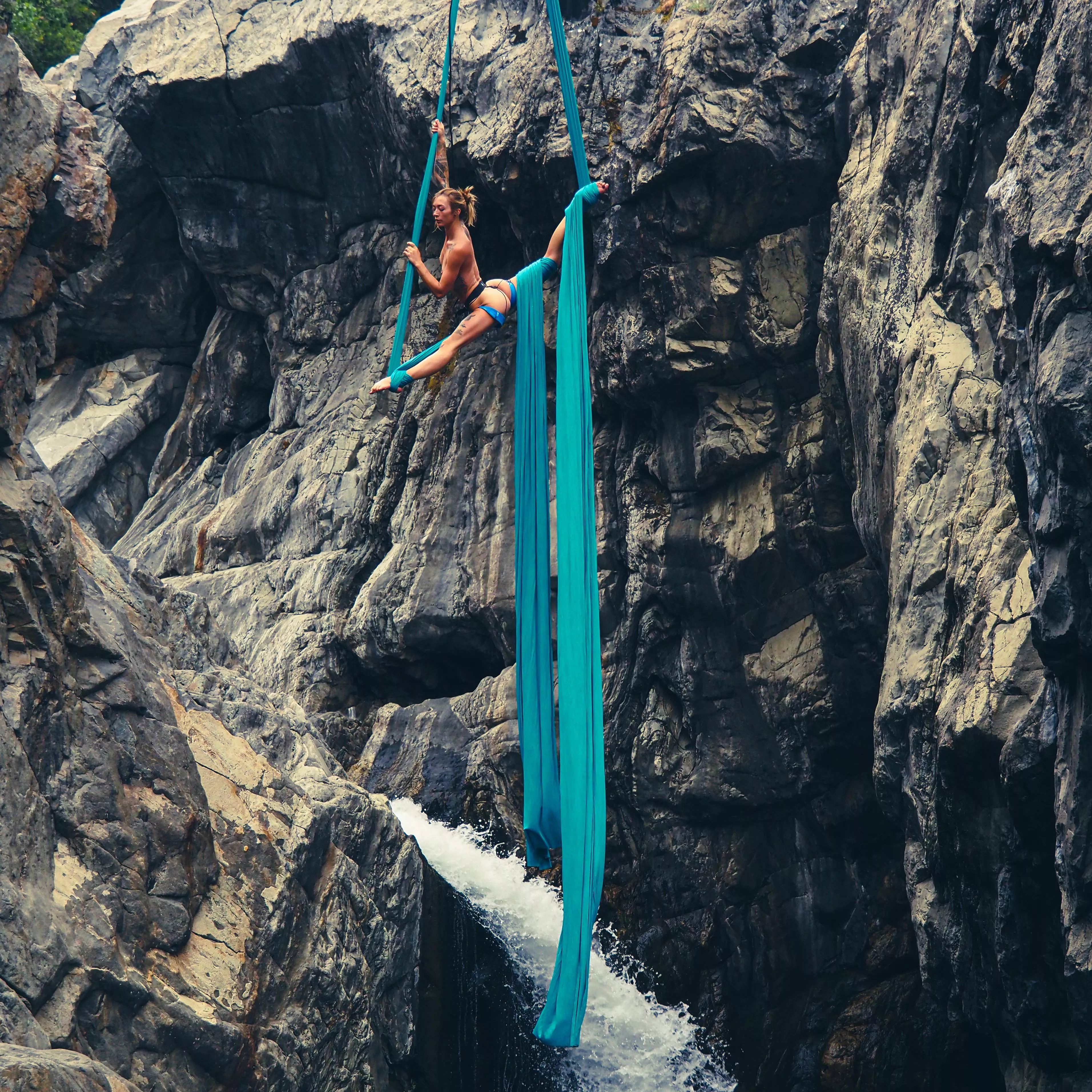 Nakey aerials over Mother Natures gushing waterfall 🤤 posted by the-real-slim-cadi