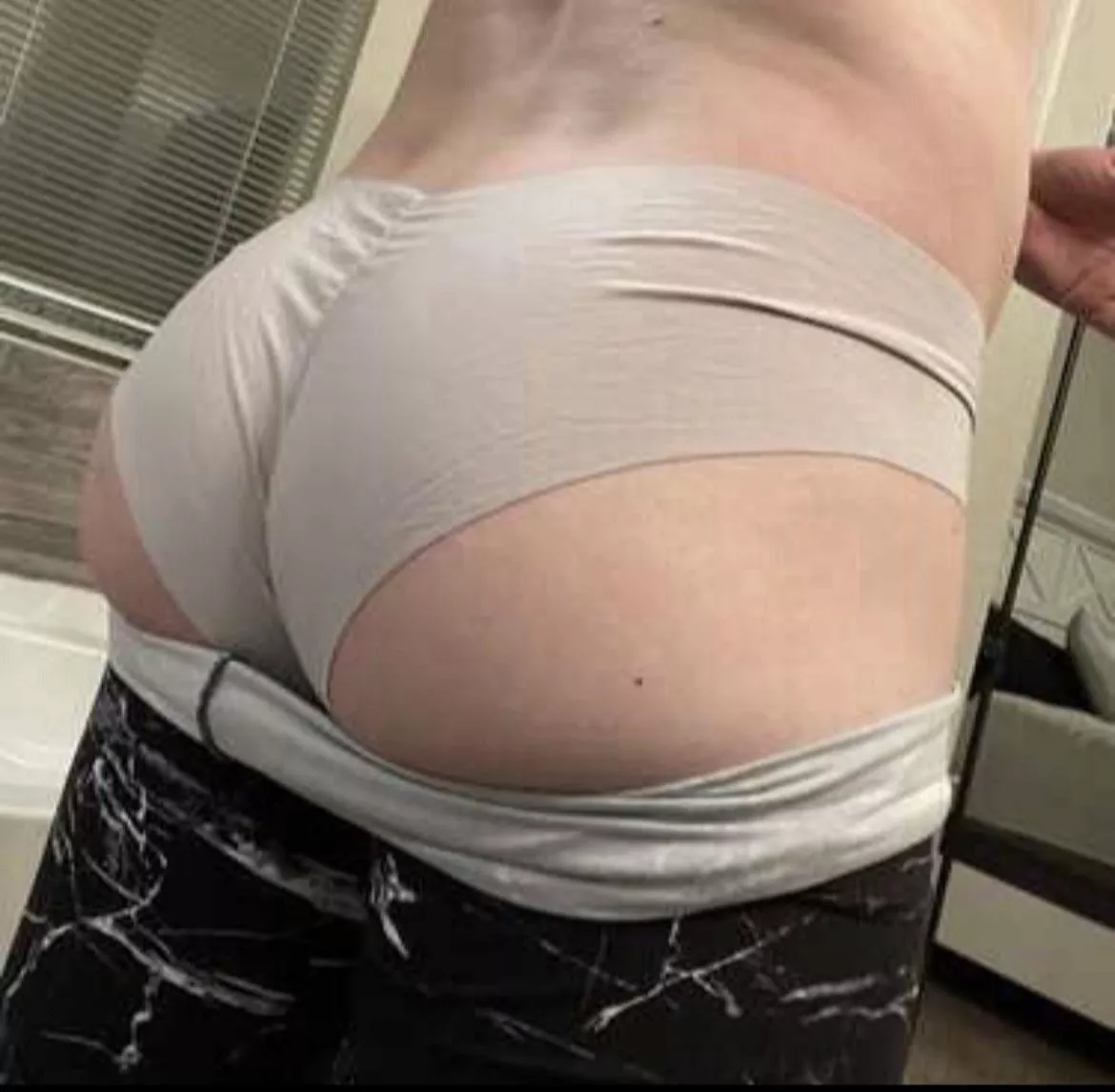 Naturally hairless, been told my ass was built for a big dick.. posted by Kindofaslut27