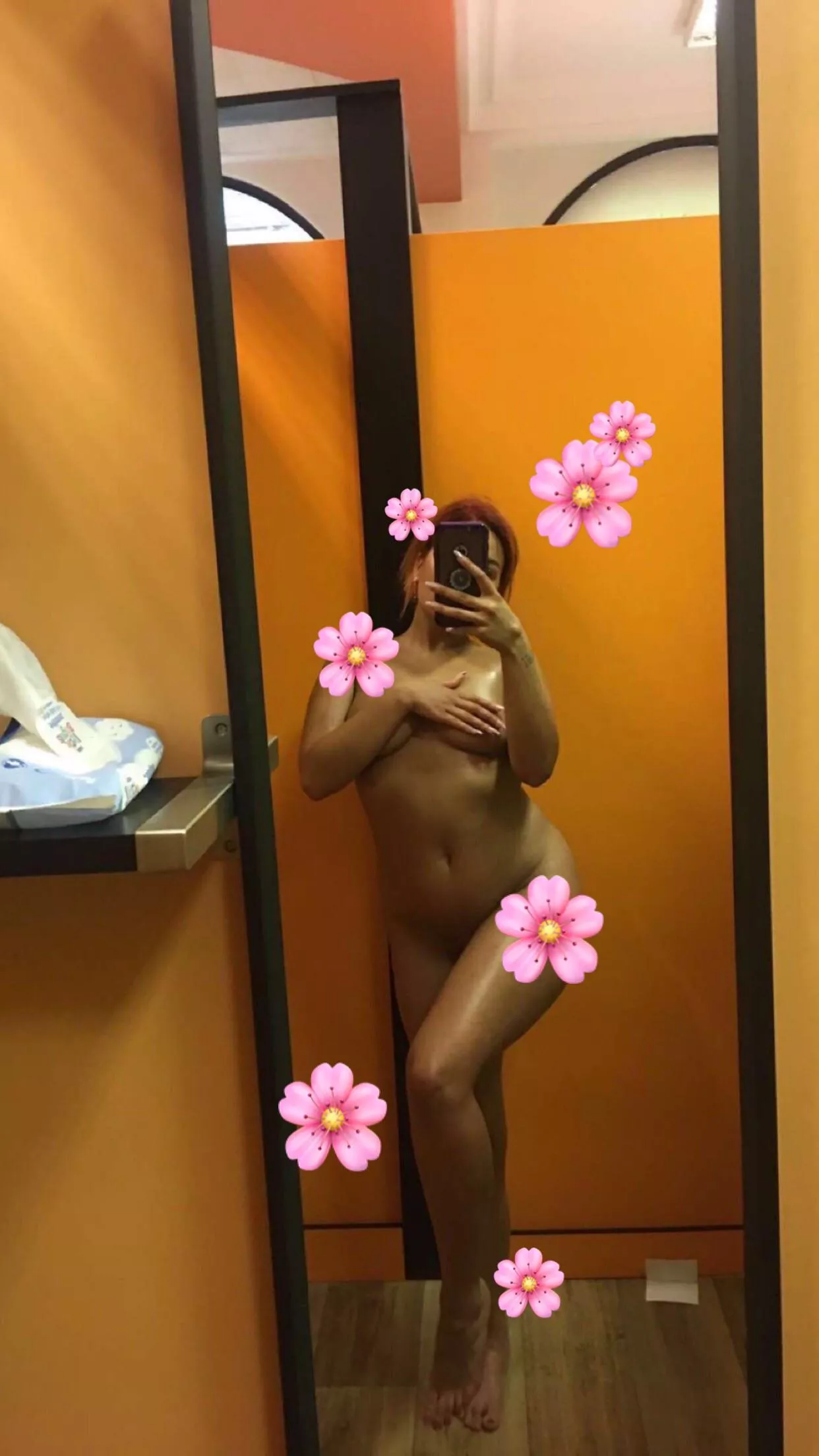 Naughty changing room selfie posted by jaduvirgo