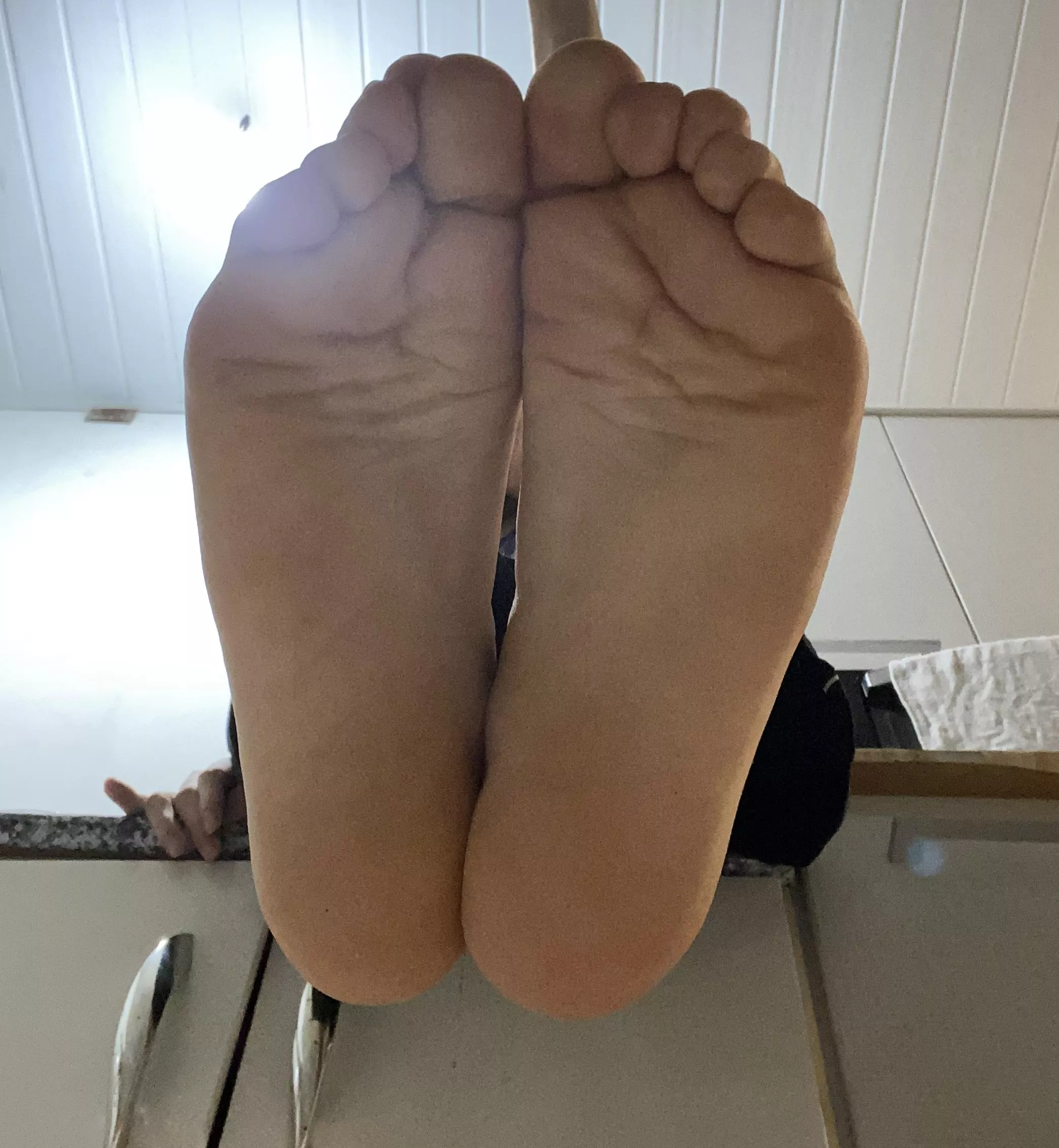 naughty soles 😈 do u like the pov from the bottom? wanna be there? 😋😏 dms/pms r welcome posted by pessbeach