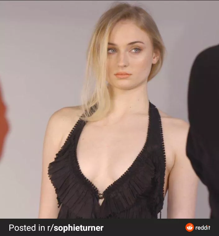 Need a bud to play Sophie Turner for me posted by andthenergy1