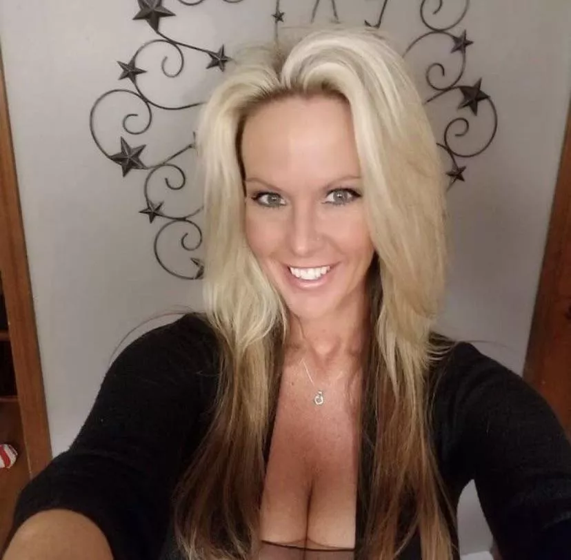 Need a dom bully to fuck my mom and make me watch from corner pm me posted by anonn1828