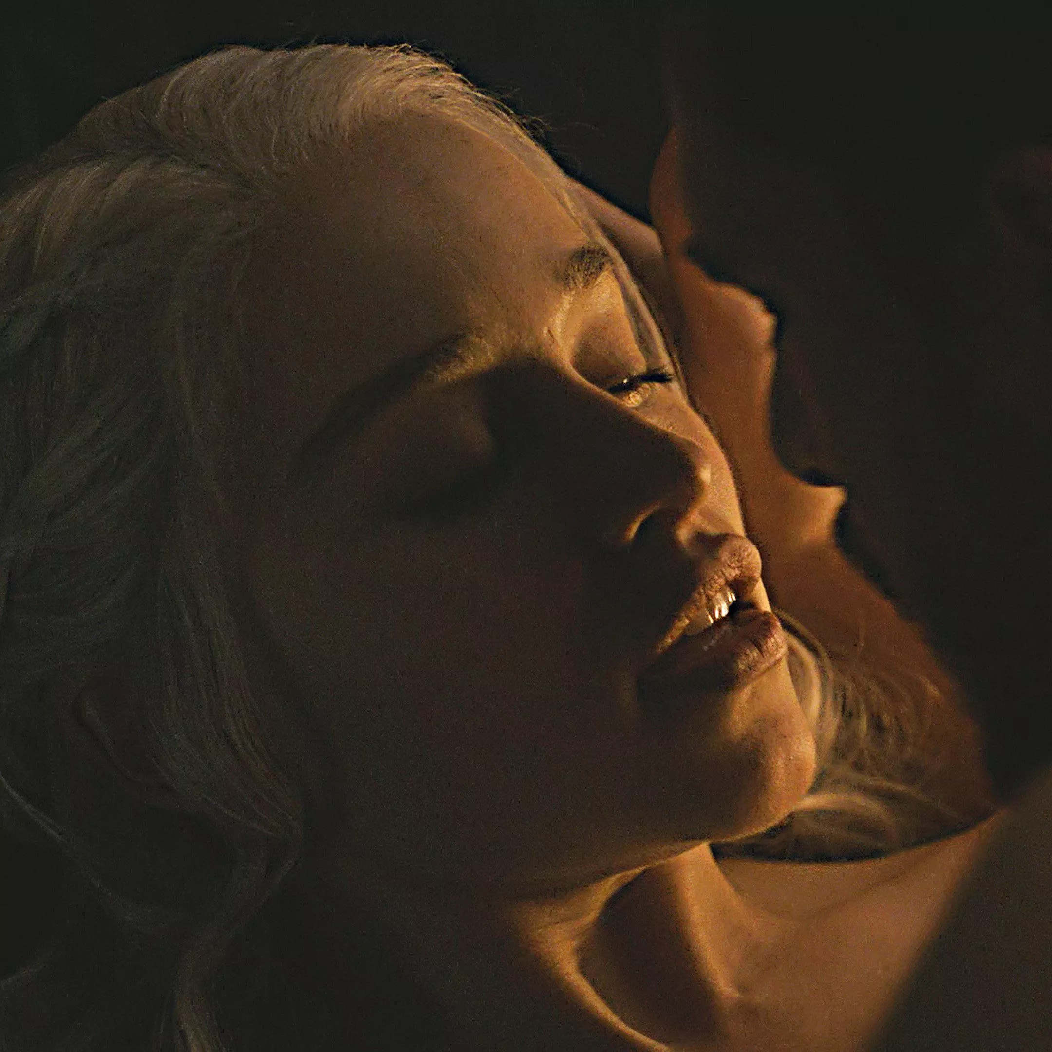 Need Emilia Clarke’s DSL wrapped around my cock posted by thisisaburner2369