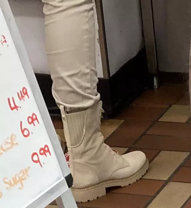 Need Help Finding Boots Please posted by likeisimbody