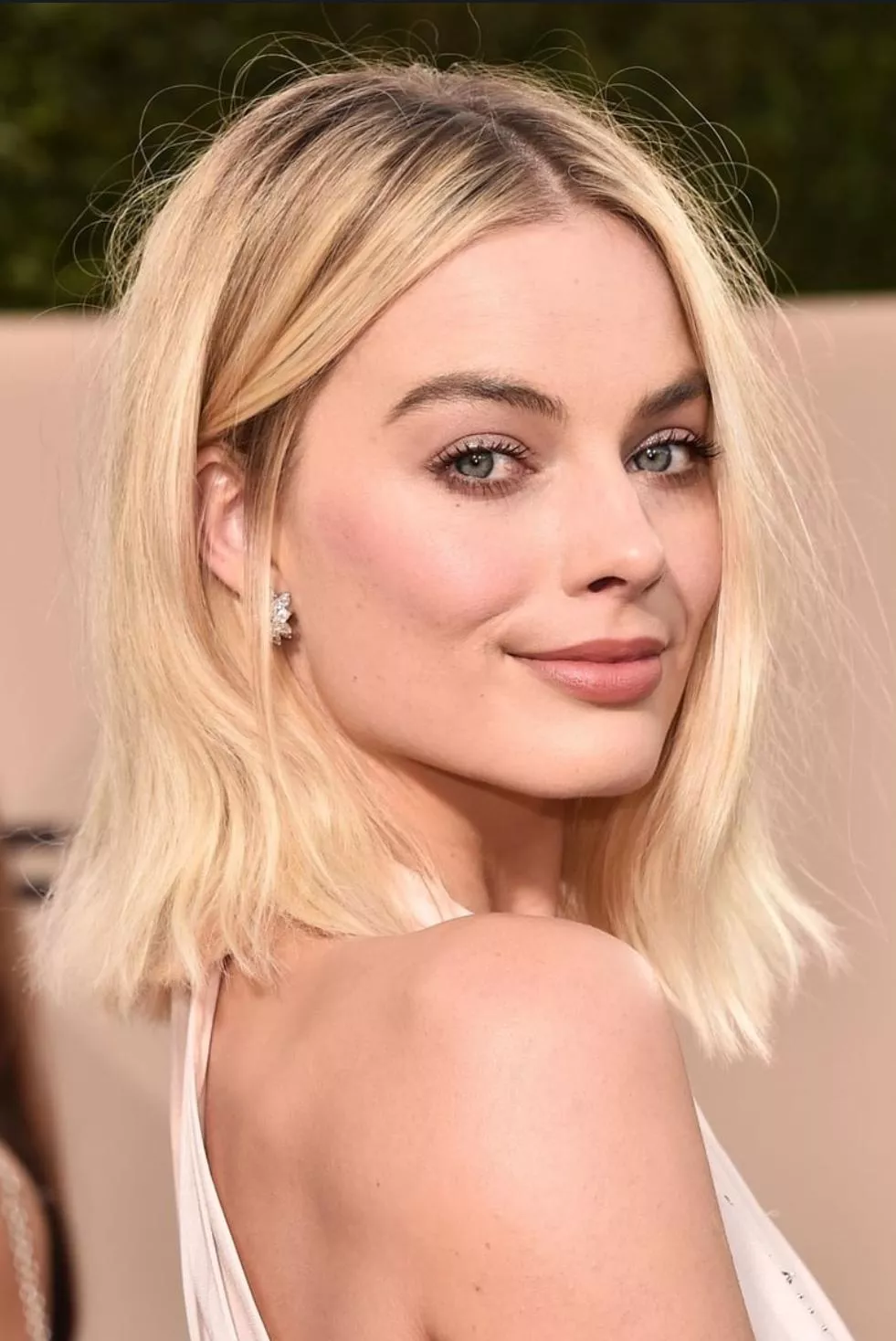 Need someone to play Margot Robbie in a long term romantic rp posted by andthenergy1