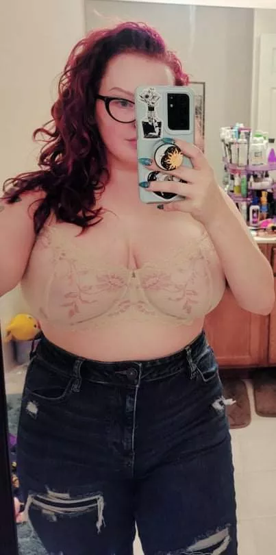 New bra a fan got me ❤️❤️❤️ posted by flirtywifeOF