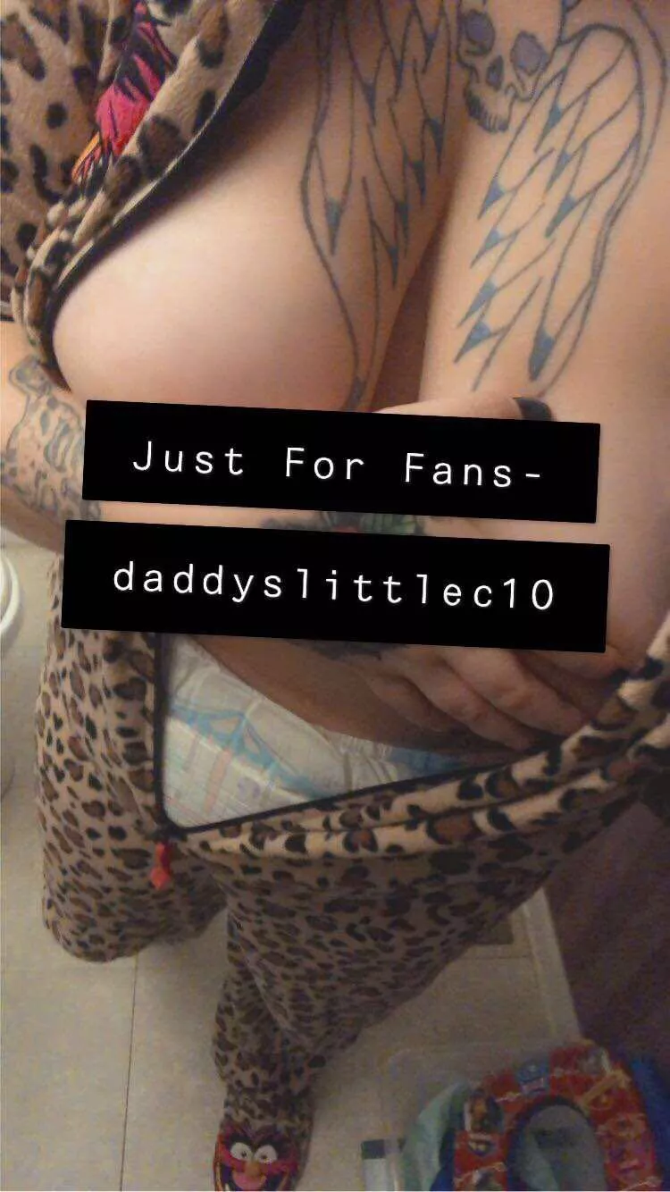 New enema video up posted by Daddyslittlepissbaby