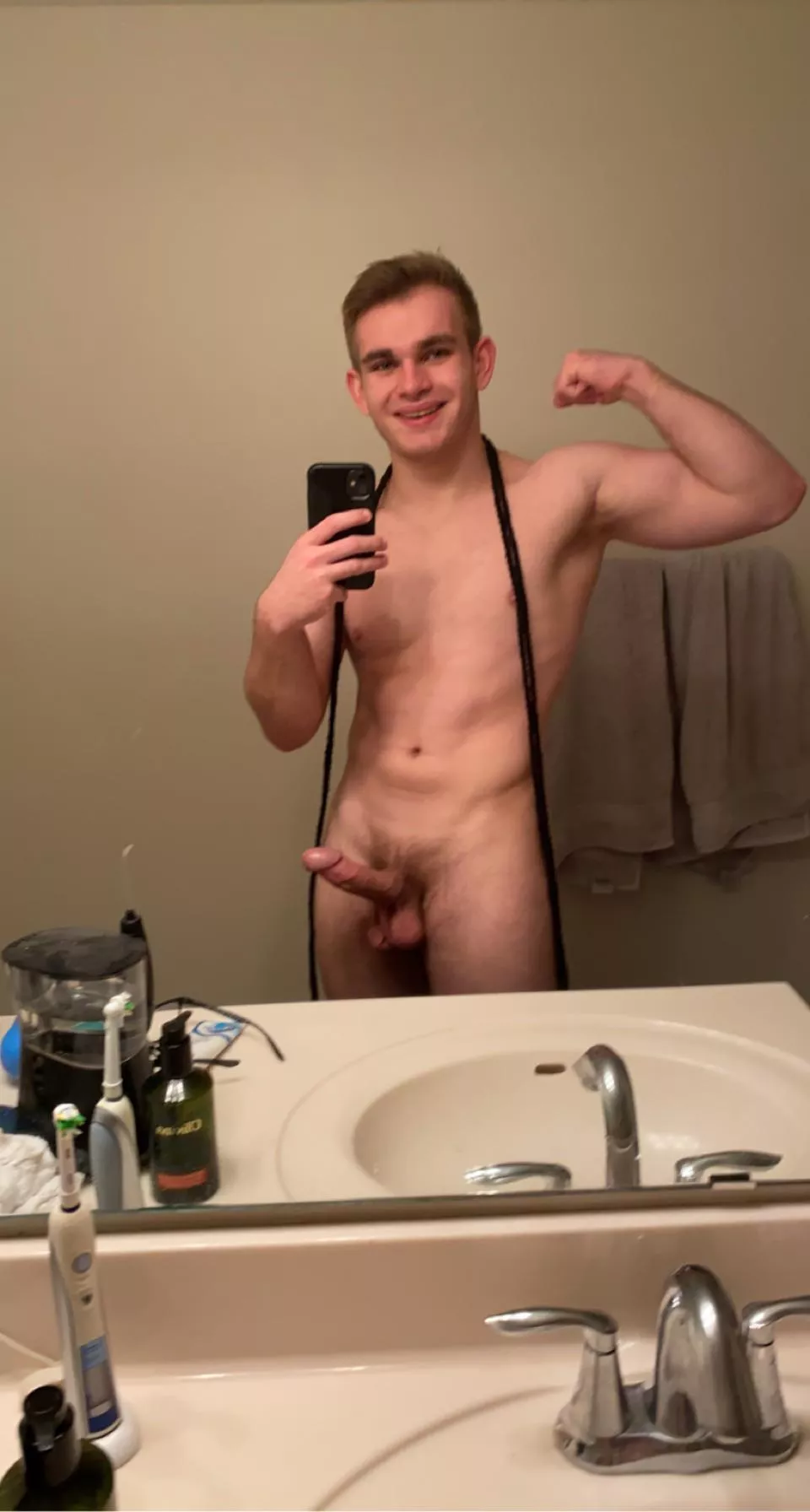 New haircut… also come tie me up posted by OSRSRedditAlt