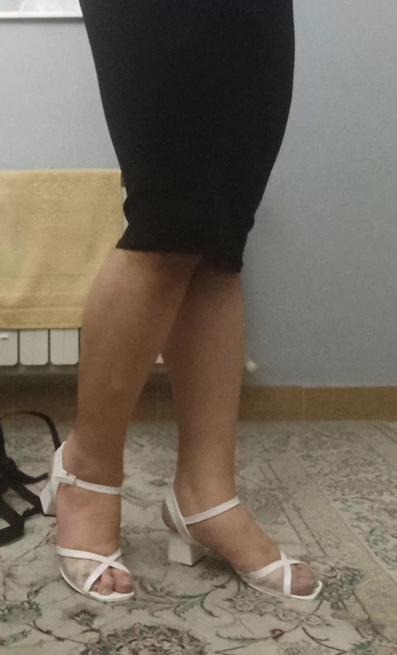 New heels, new skirt, just felt cute 🥰 posted by Haghiri75