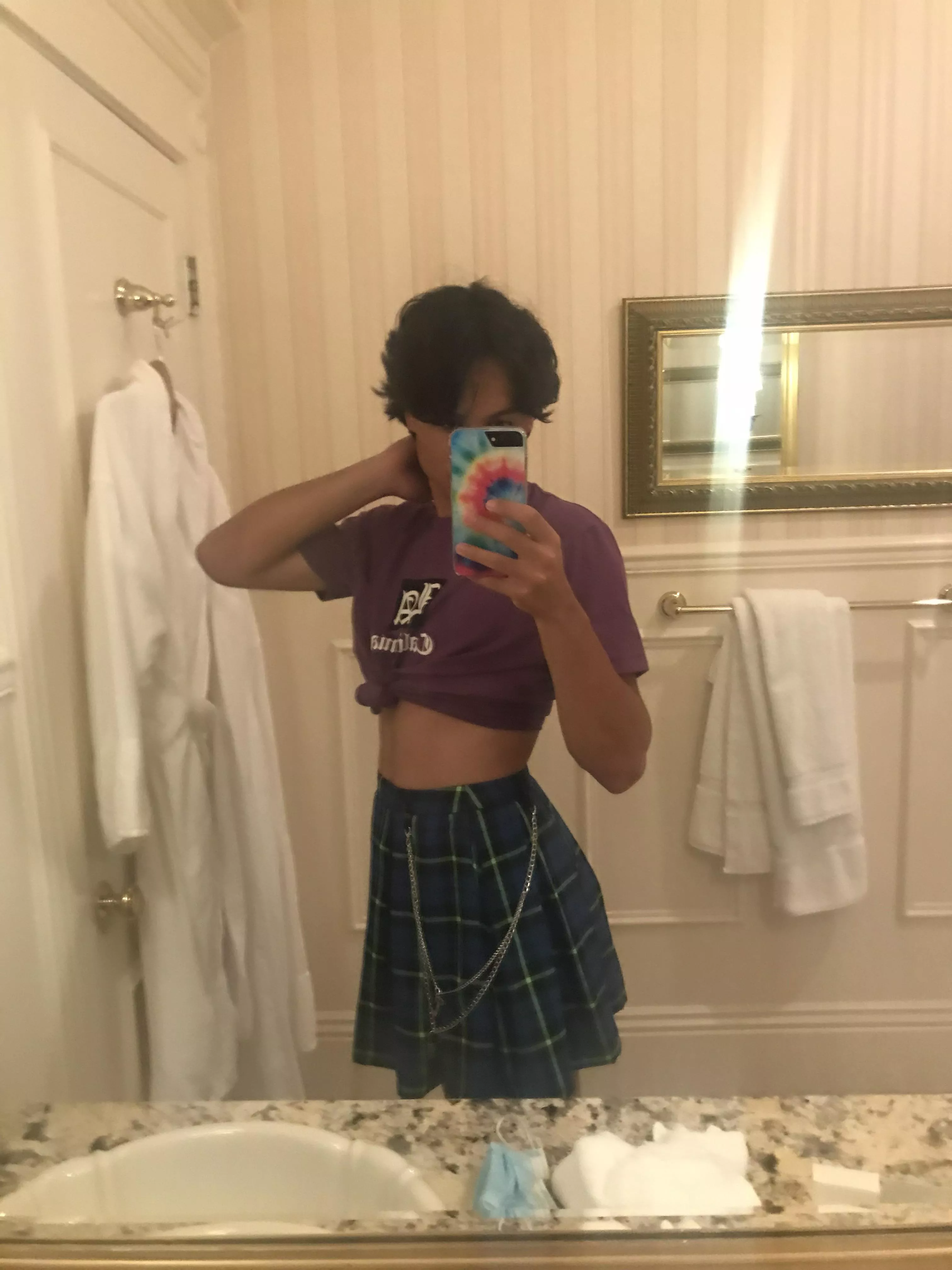 New skirt, new t-shirt that I Aries for the look. You Americans have amazing outlets just so you know:) posted by tomycatomy