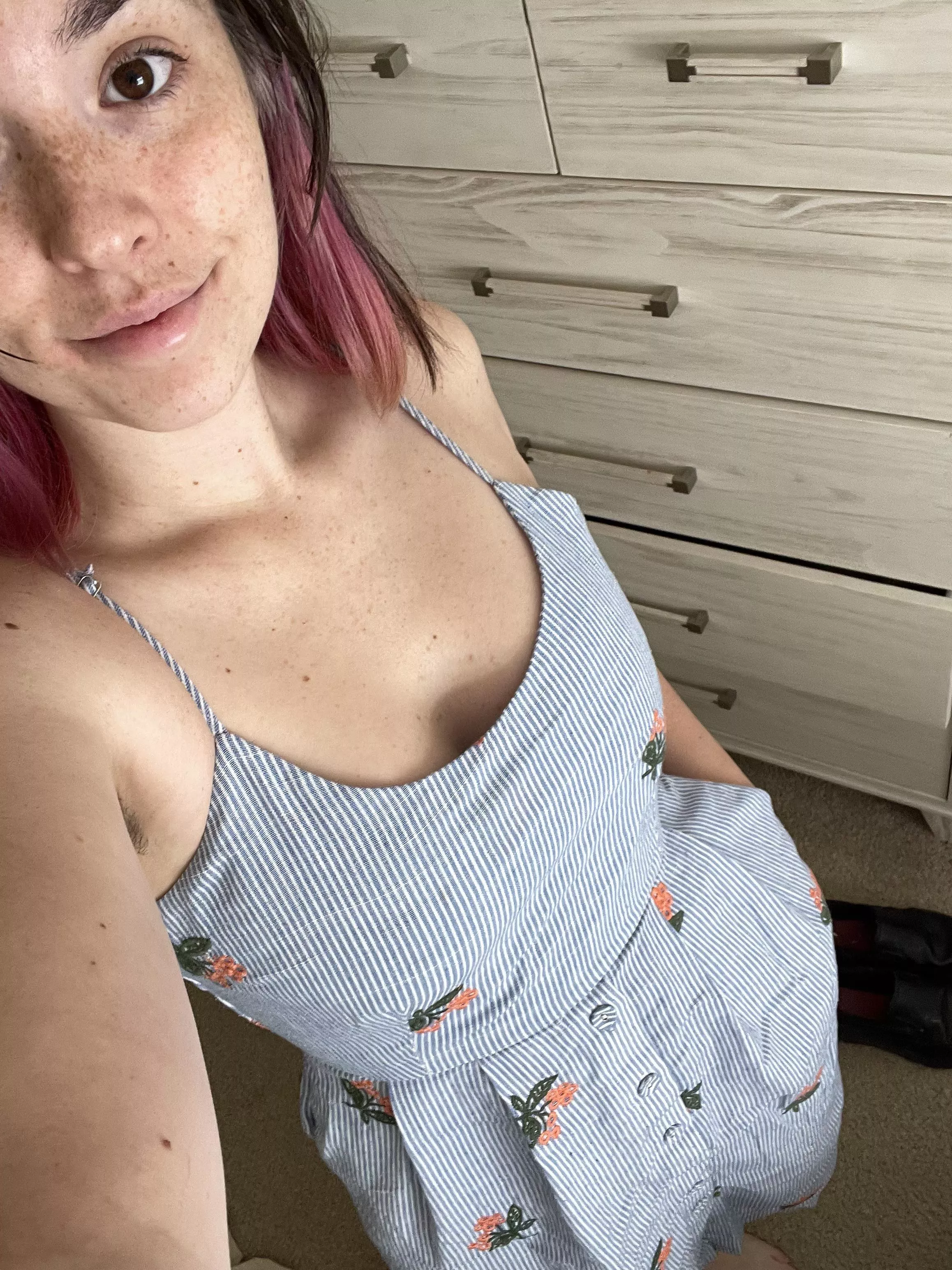 No bra no problem 💪 also MY DRESS HAS POCKETS posted by ellietheelephant29