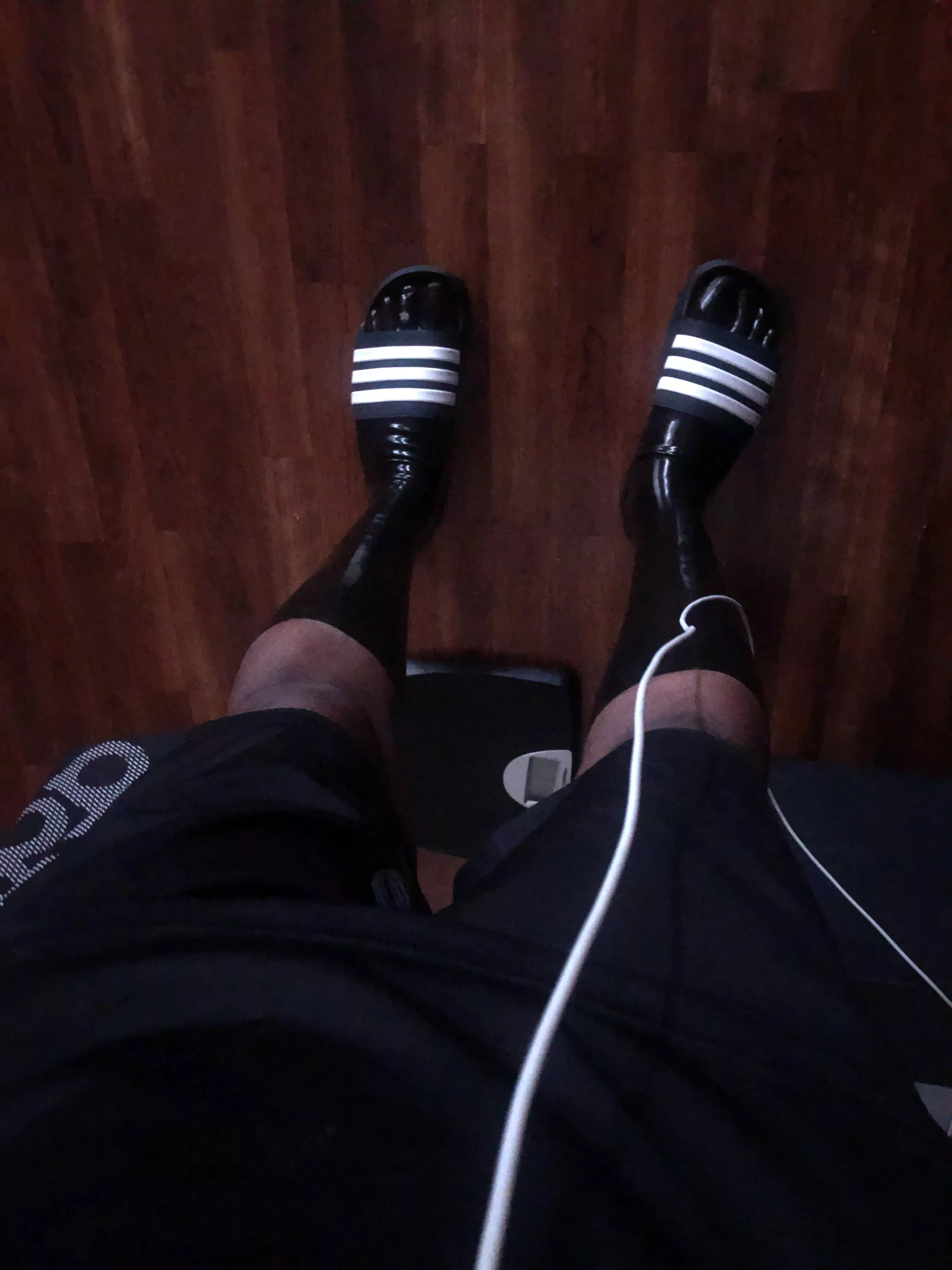 Nothing like some rubber toe socks around the house posted by RubberRenegade