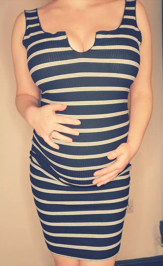 Nothing sexier than a tight dress on a baby baby bump 💋 posted by unofficialsecretT