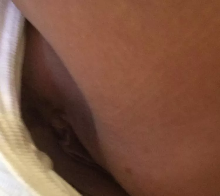 NSFW I like watching you casually peeking at my pussy. posted by Skysbeautifulgift