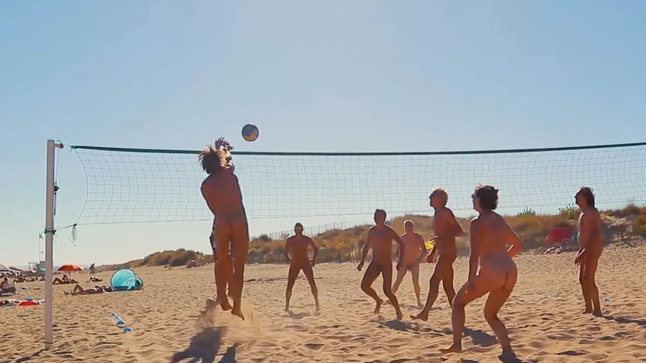 Nudist's favorite sport: Beach volleyball posted by NaturistPictures