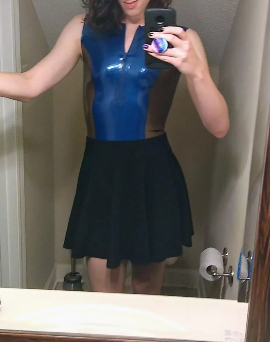 [OC] I love to walk public trails in latex, this was my outfit yesterday posted by Miss_Neutron