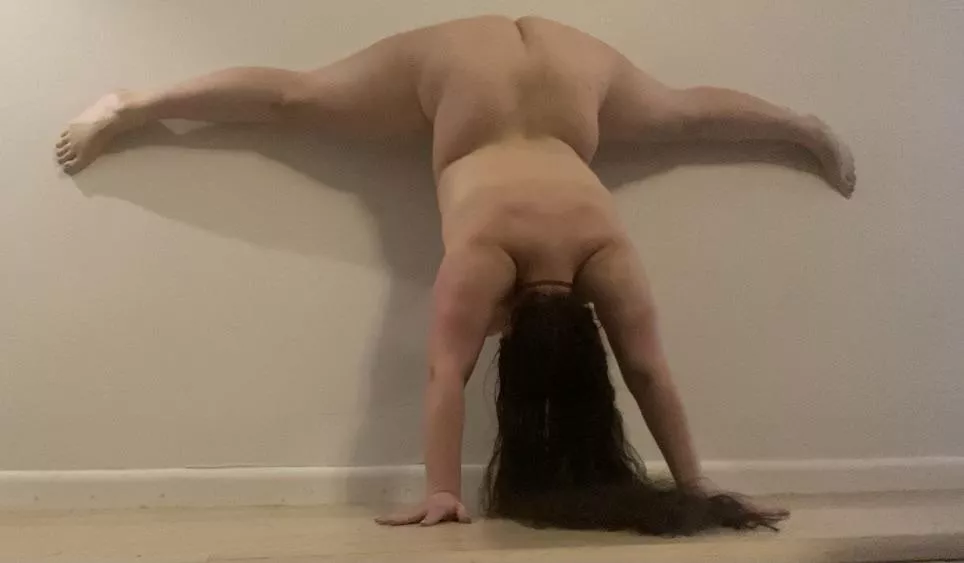 (OC) Inversion junkies prefer it upside down! Get creative and get down with a curvy yogi! posted by TurquoiseTigress