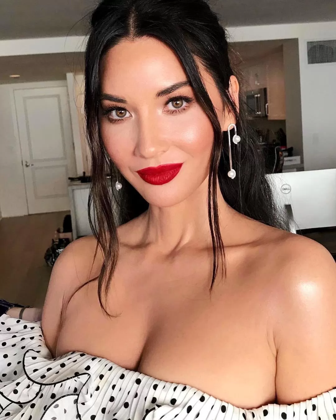 Olivia Munn posted by itselectric124