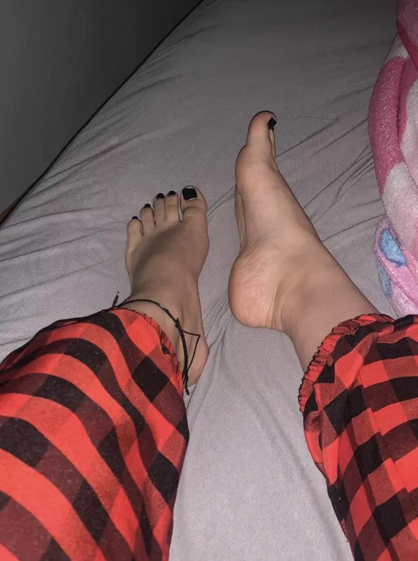 one last pic to end the day, hope they please u 😋🙈 dms/pms are welcome posted by pessbeach