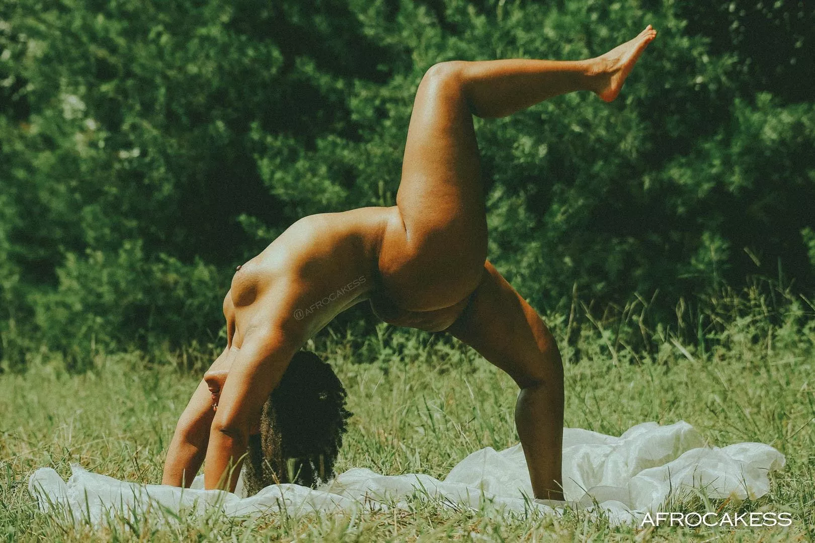 One legged wheel pose posted by Afrocakess