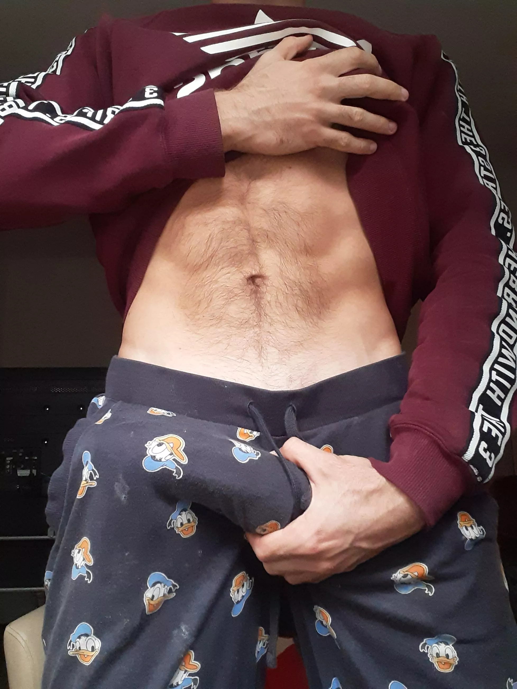 Only ⬆️ if you would love to have some fun with this bulge 😈 posted by iamxromx