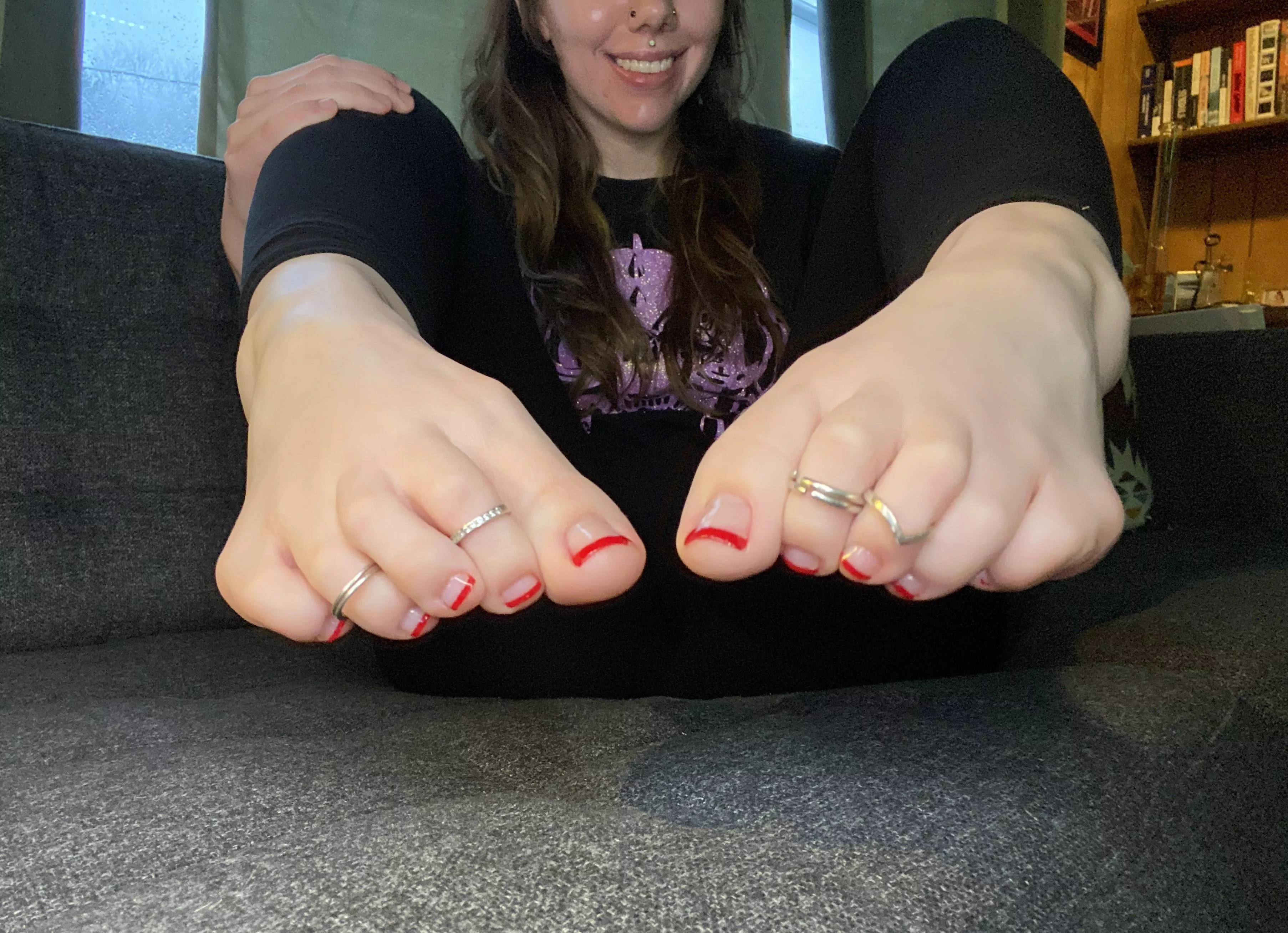 Open up! How many can you fit in your mouth at once🦶🏻😜 posted by PaulinasPrettyFeet