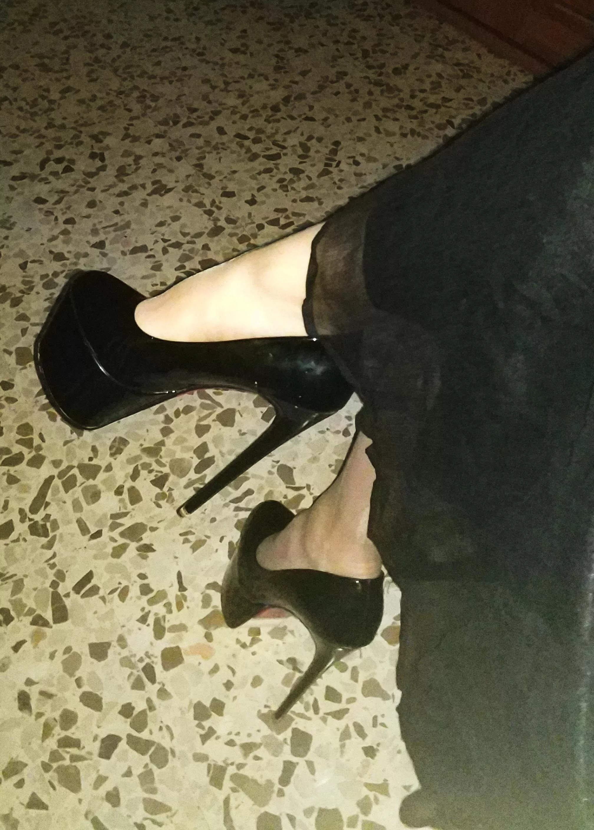 Other pair!! With my long dress, super sexy, super high😍 posted by sissy_Crislace