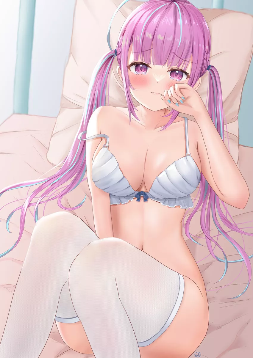 Our cute onion-chan is as shy as she is curvy posted by Henthigh_Senpai