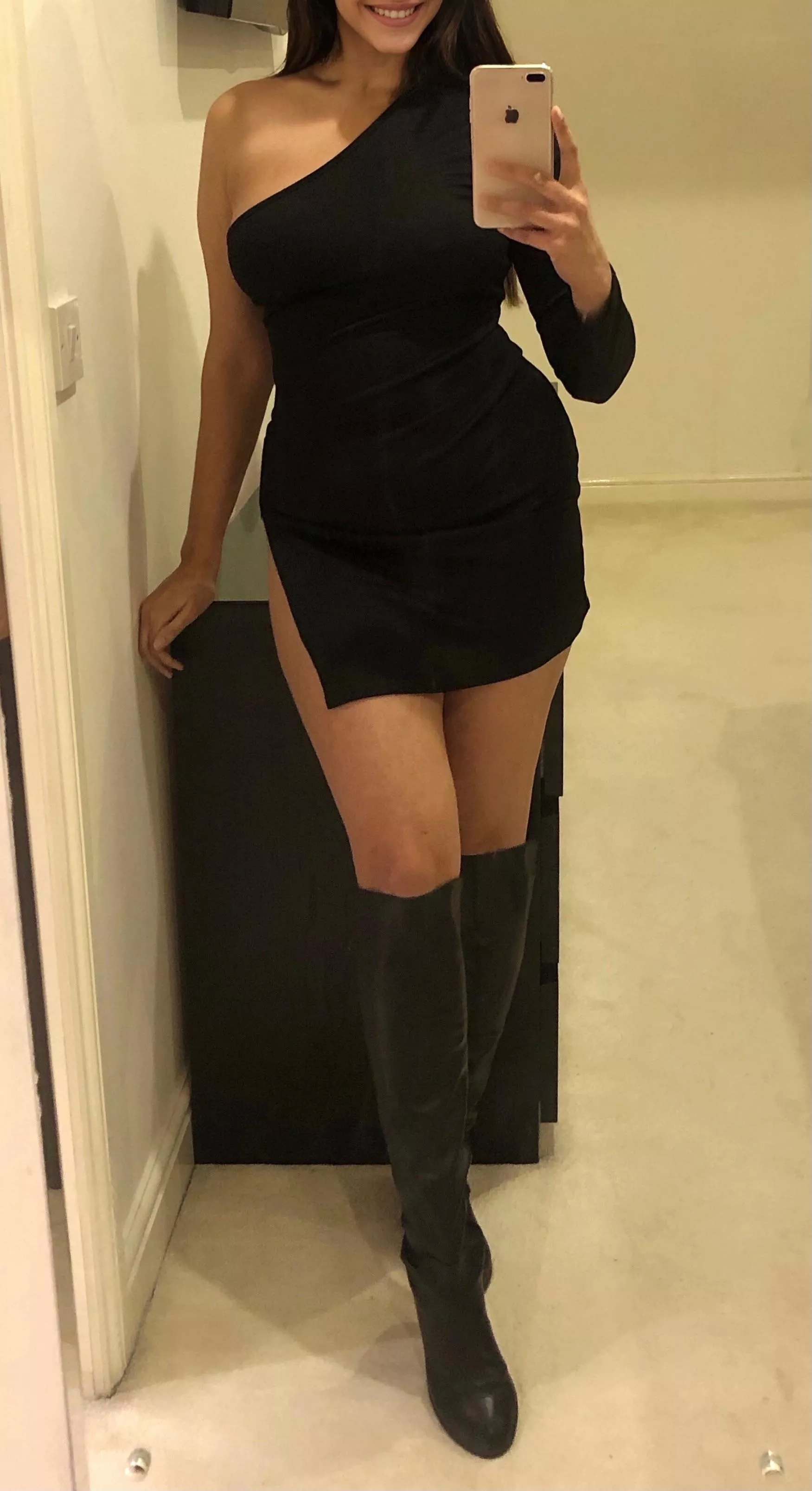 Out for cocktails tonight with no bra or panties on... ðŸ¤­ðŸ˜ˆ m posted by knightrider69x