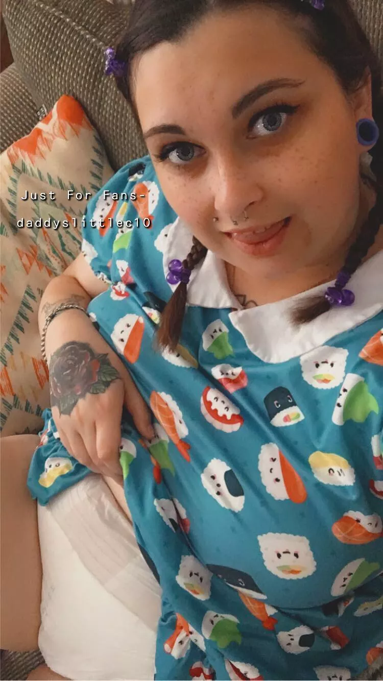 Padded cutie posted by Daddyslittlepissbaby