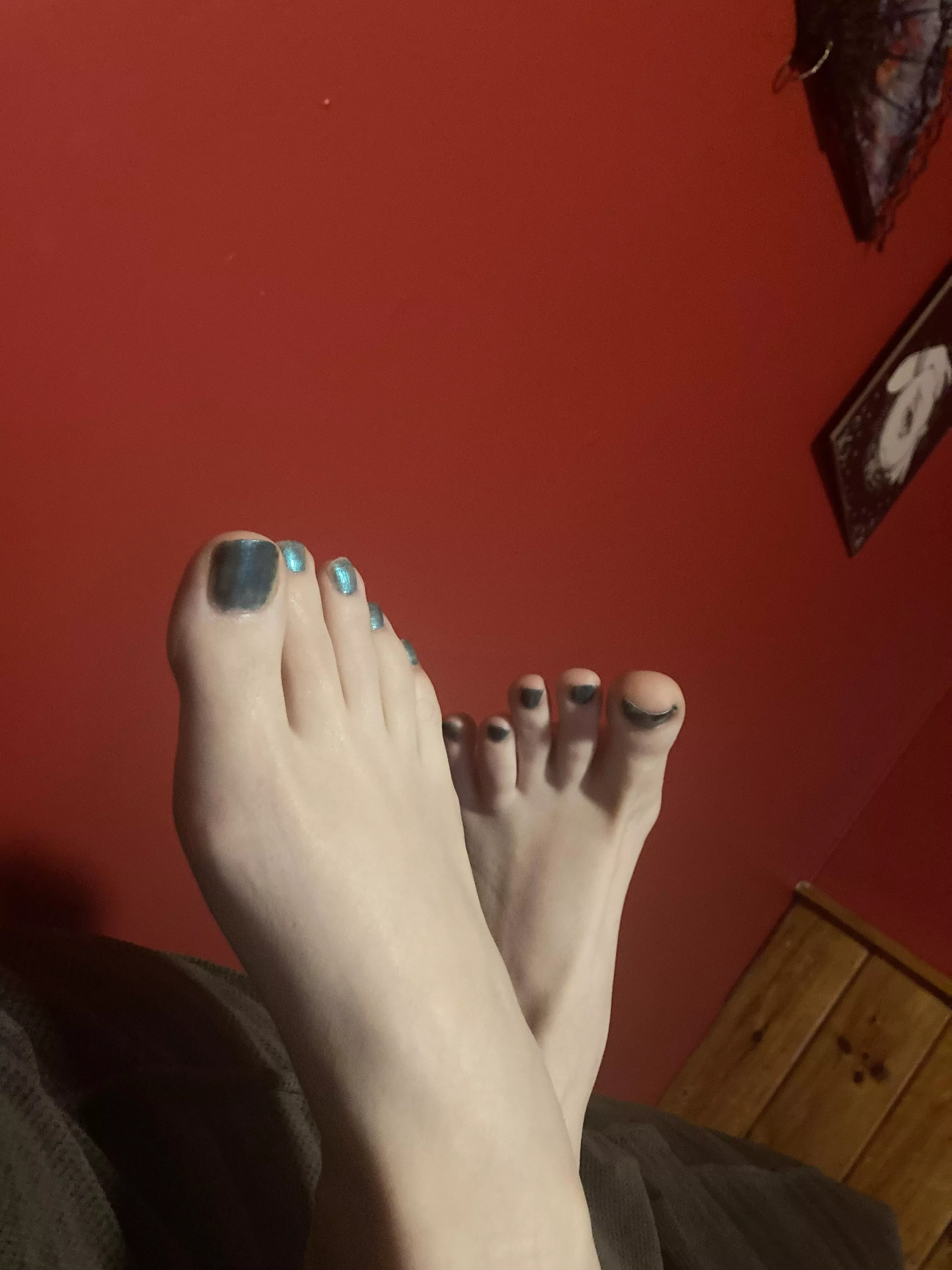 Painted my toenails tonight ✨ posted by SnooBeans3403