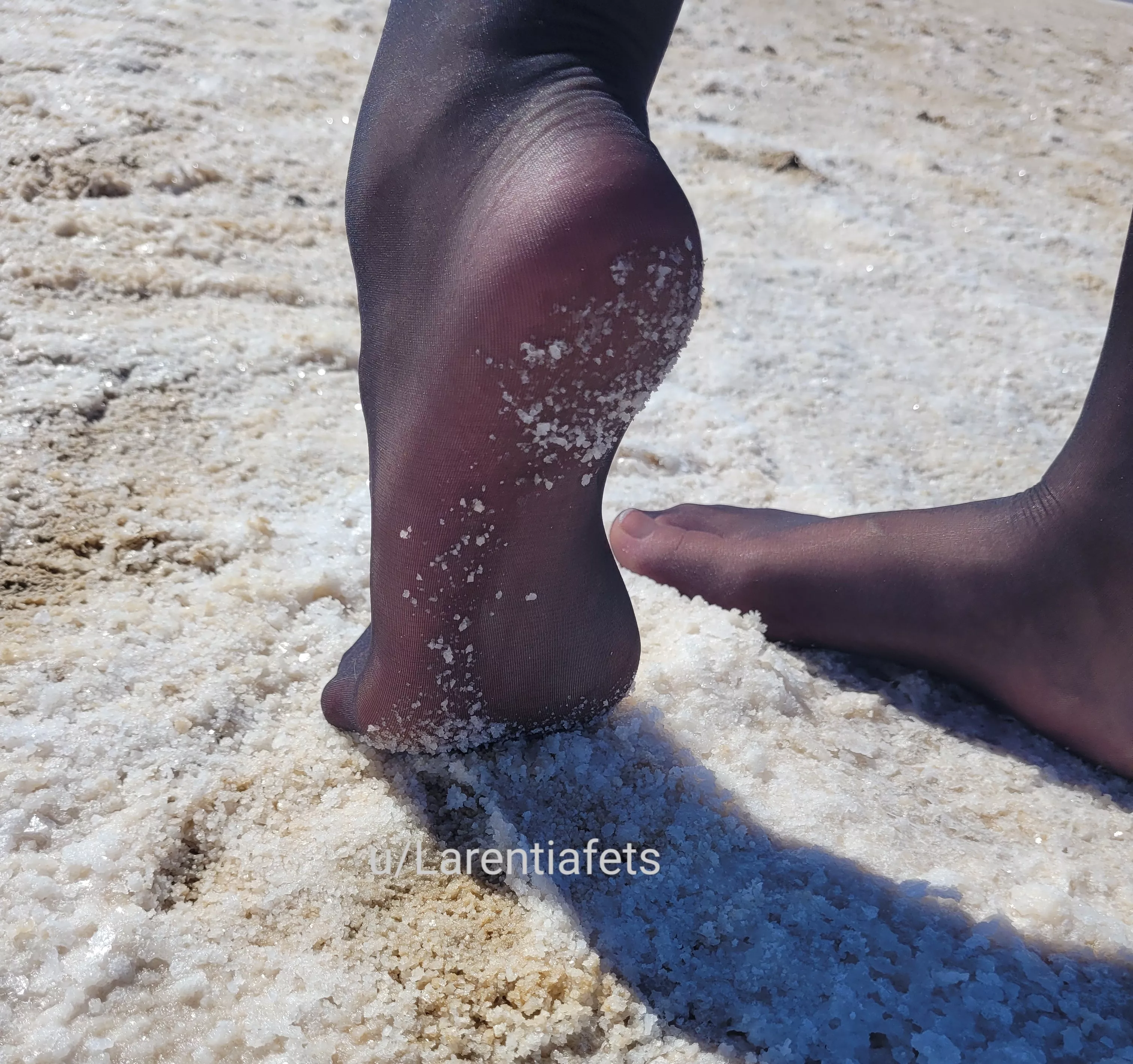 Pantyhose feet on salt lake posted by Larentiafets