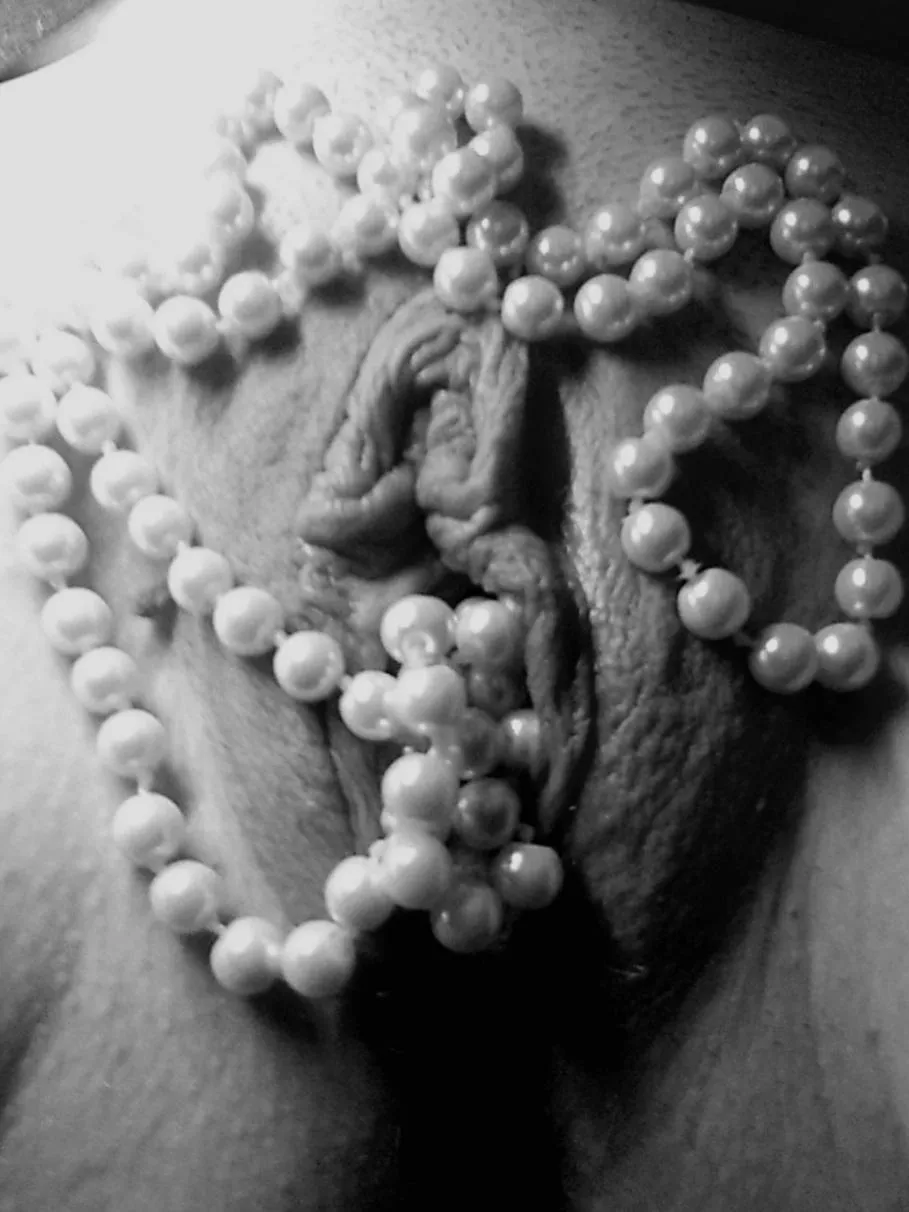 Pearls🥰😋🥵 posted by MdmAmazBalls