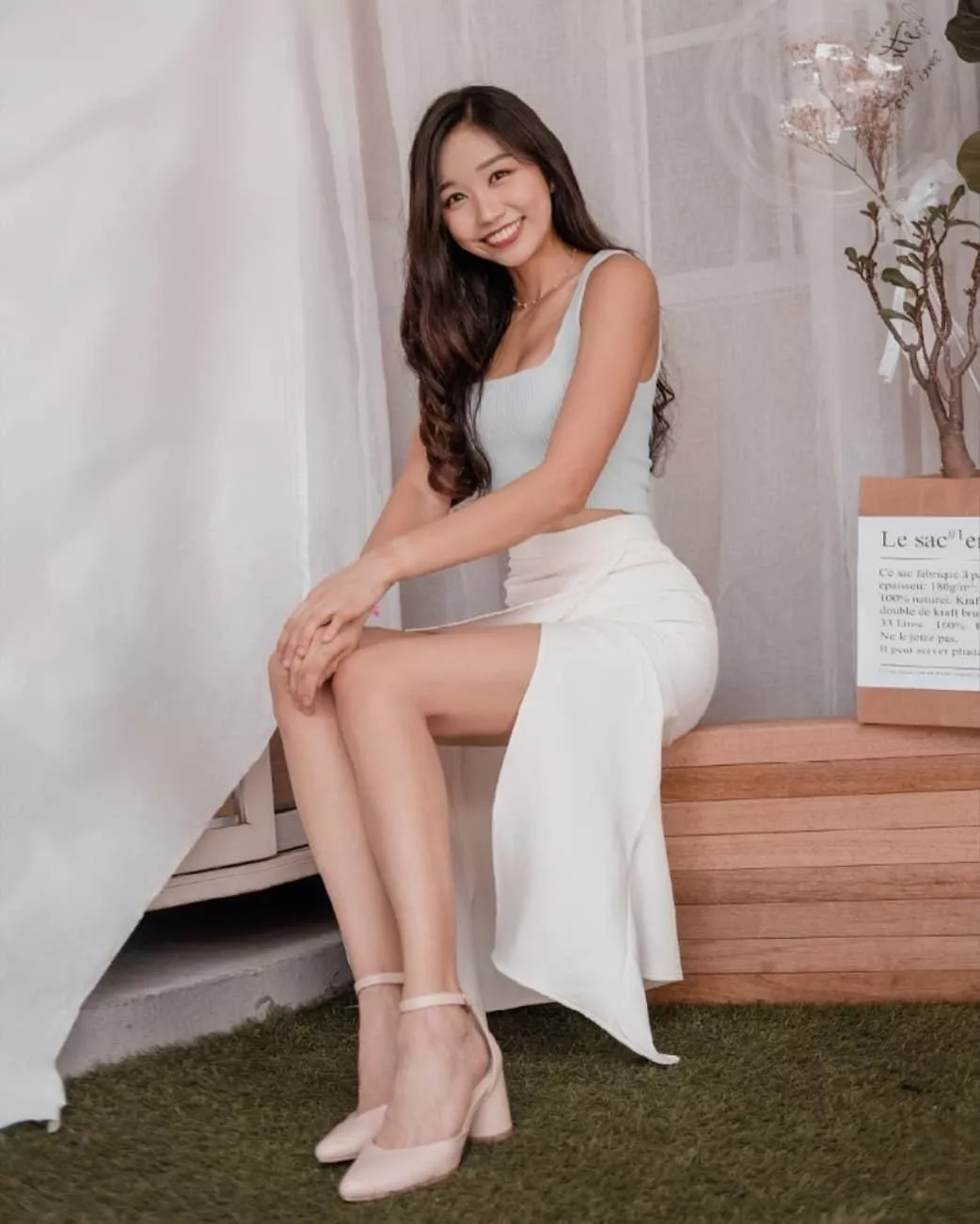 Perfect smile and legs posted by angizni