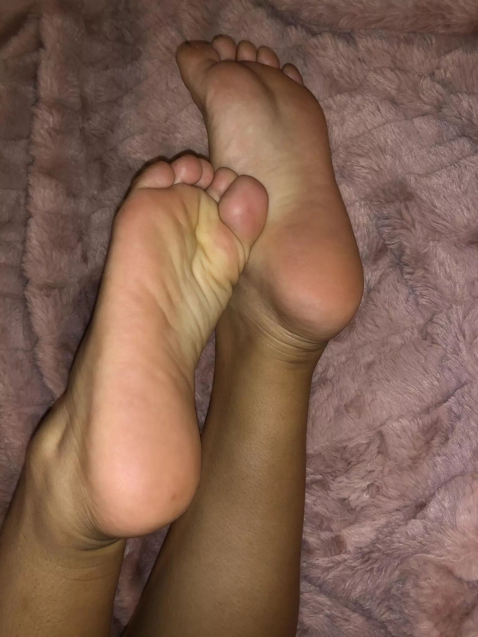 Petite Latina soles and toes 😌👅 posted by spicylatinaaax3