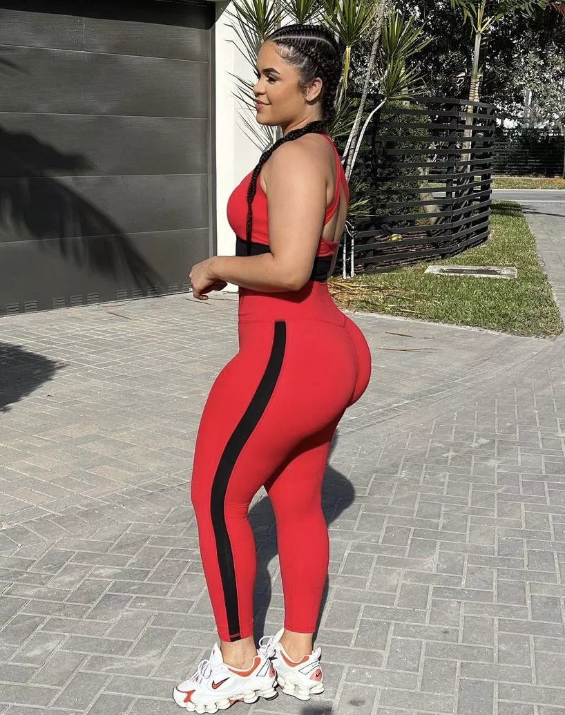 Phat red booty posted by monkyCEO