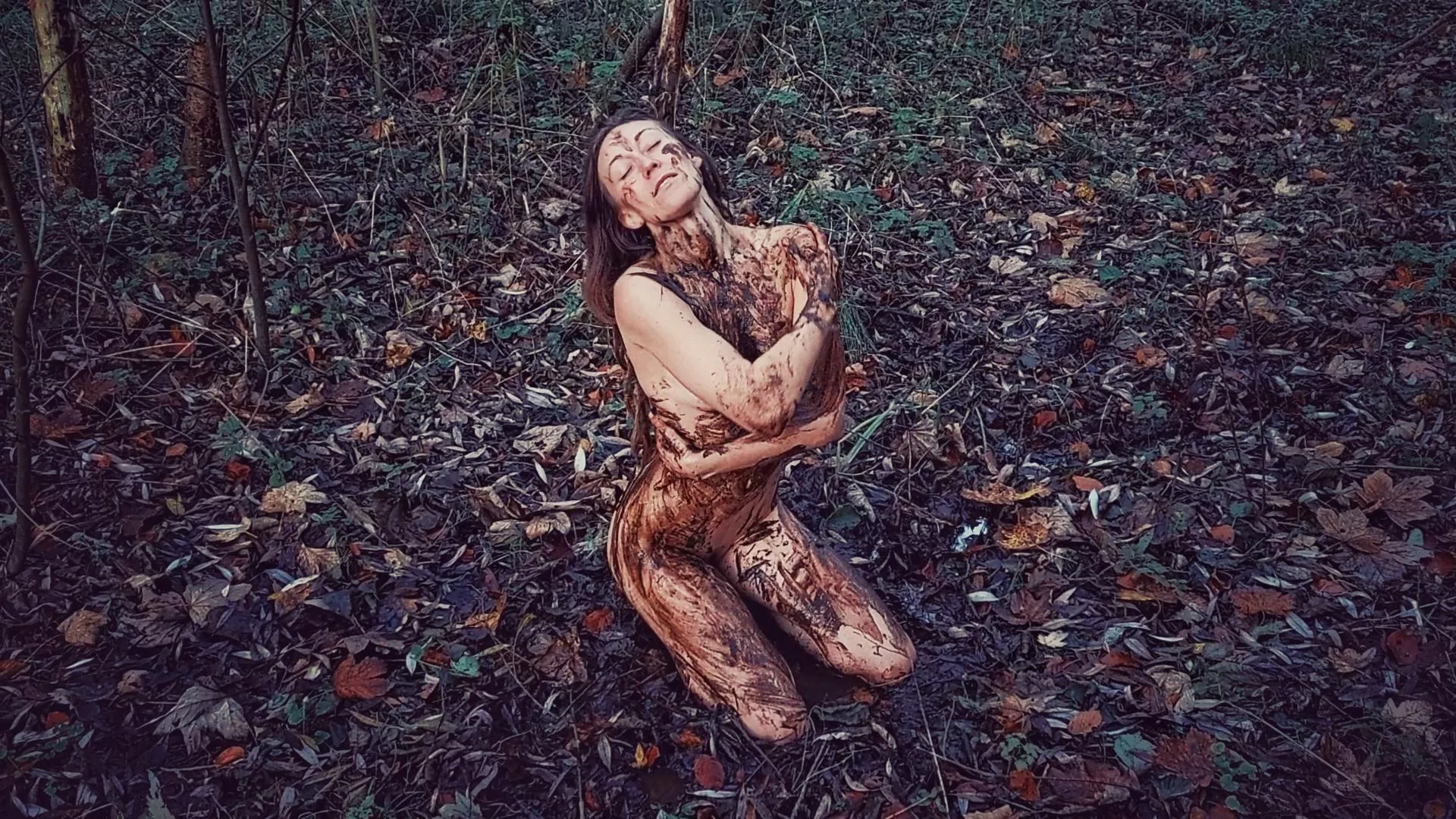 Photoshoot in the muddy waters in Germany yesterday 😍🥶 Would you dare to do this?! posted by scandinaviannymph