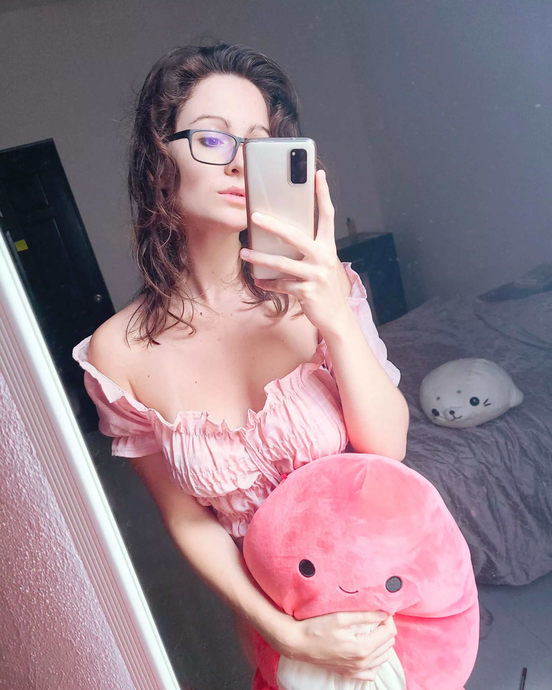 Pink [F] posted by AuLaBe