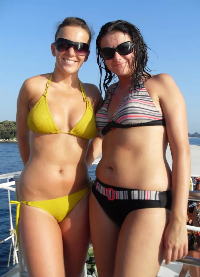 Plain or striped bikini posted by Chaturbater1