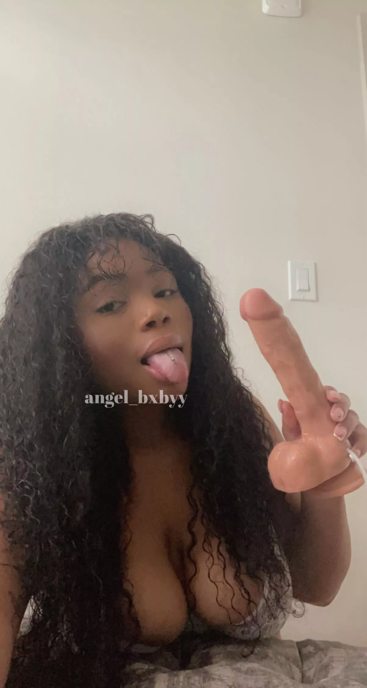 play with me instead of your girlfriend 🤍[sext] [rate] [pic] [vid] [gfe] posted by angel_bxbyy