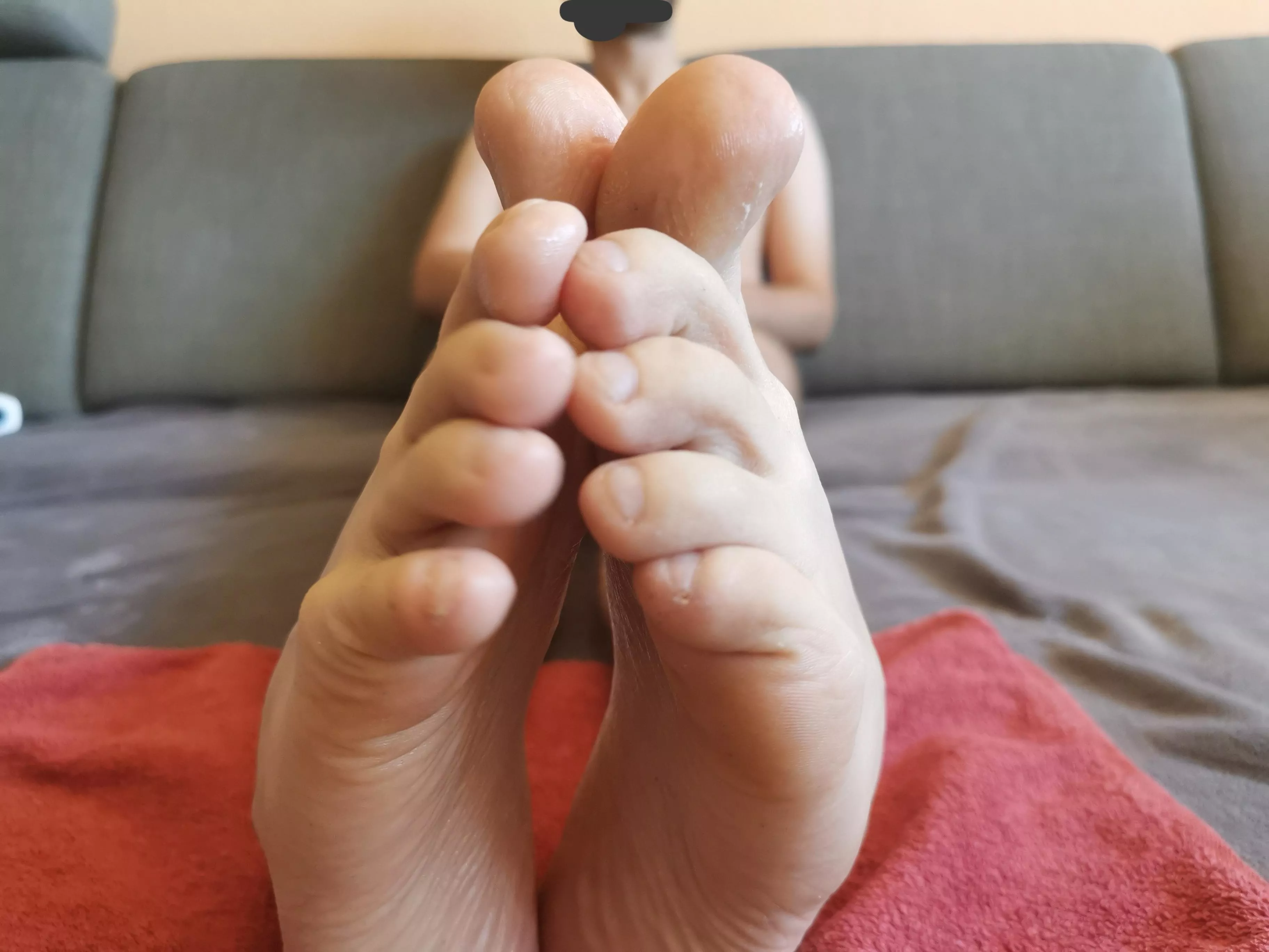 Please insert your cock 👣 posted by hornyStudent25